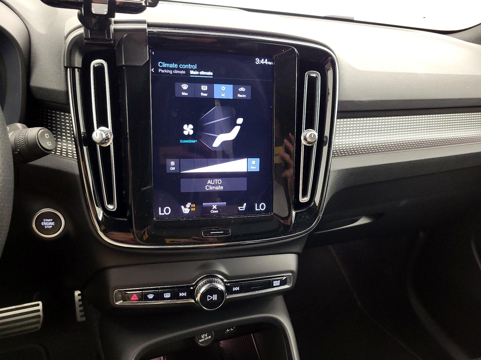 Thumbnail: 2021 Volvo XC40 - 17