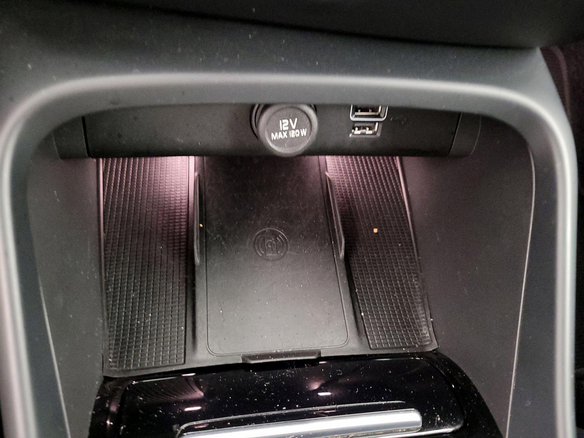 Thumbnail: 2021 Volvo XC40 - 19