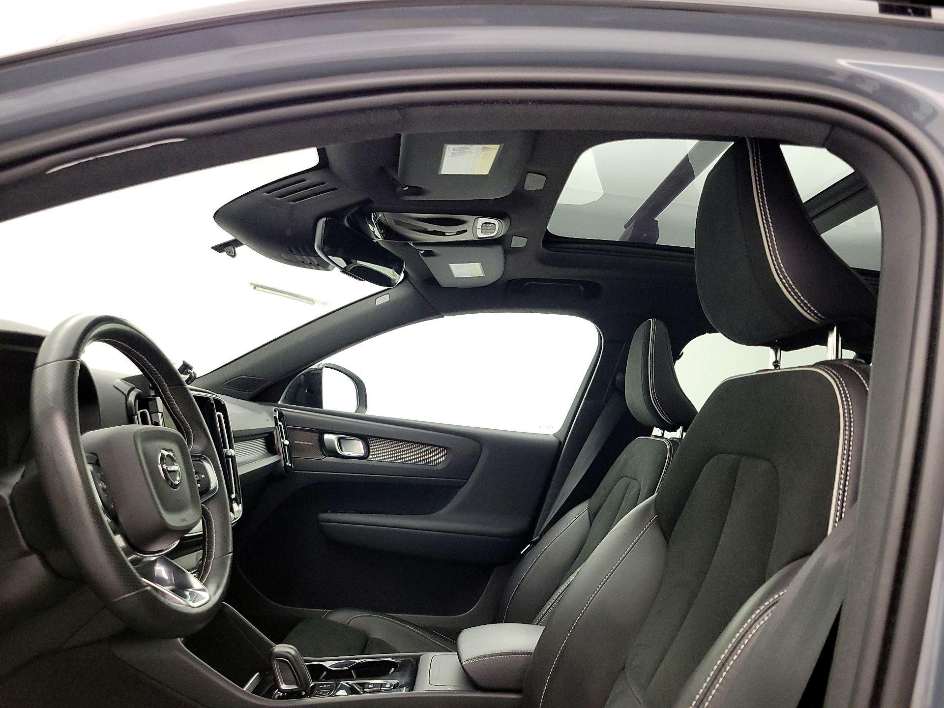 Thumbnail: 2021 Volvo XC40 - 20