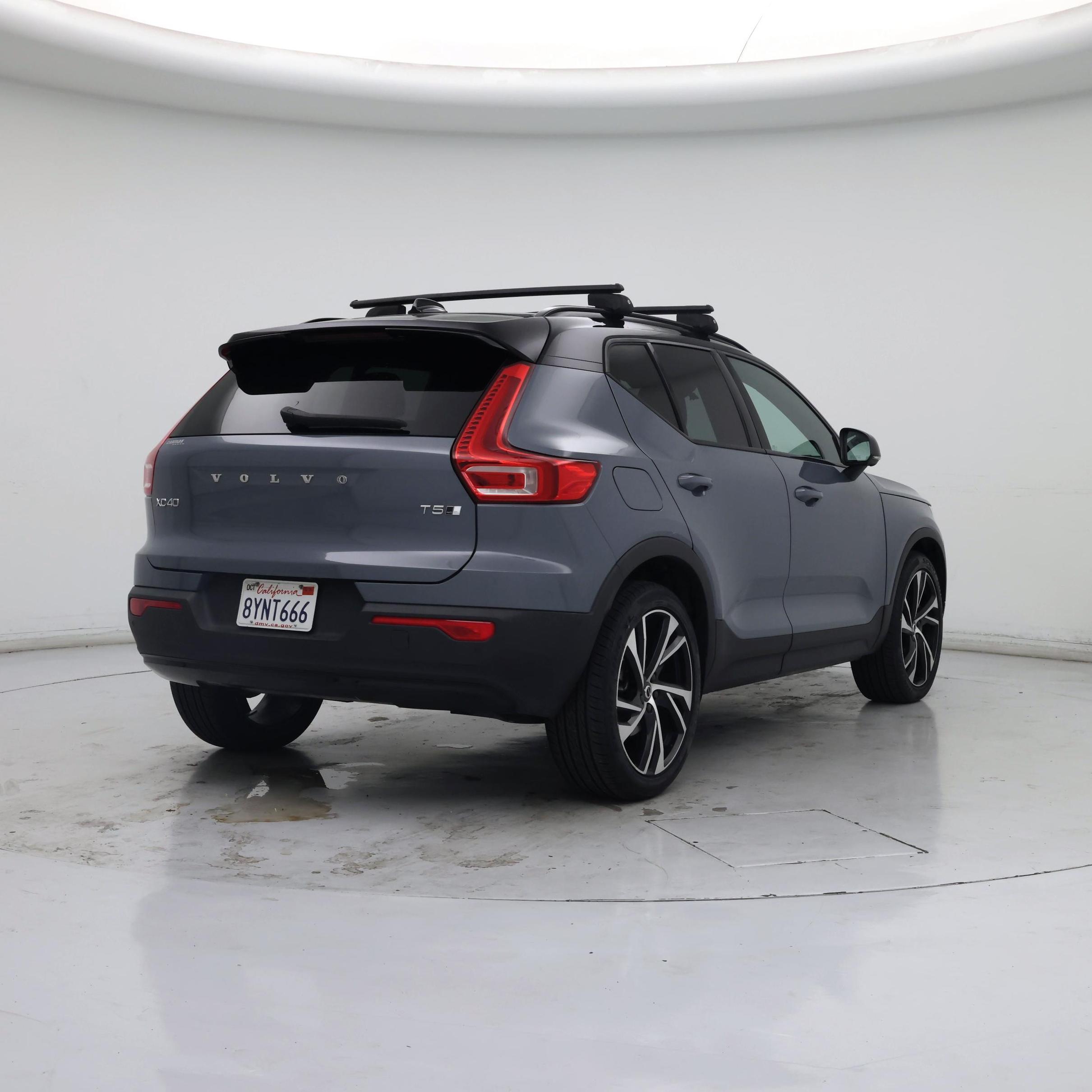 Thumbnail: 2021 Volvo XC40 - 8