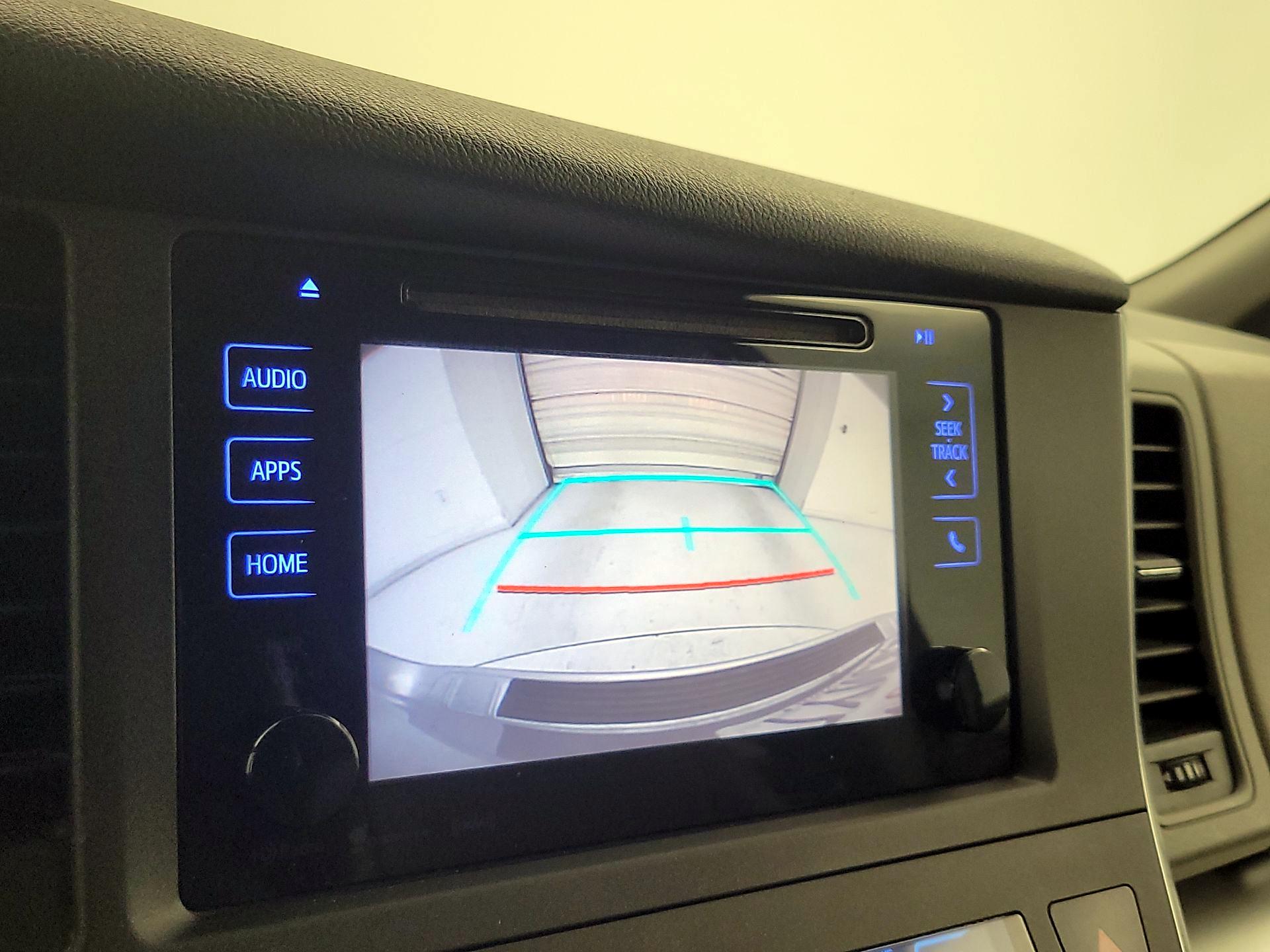 Thumbnail: 2017 Toyota Sienna - 15