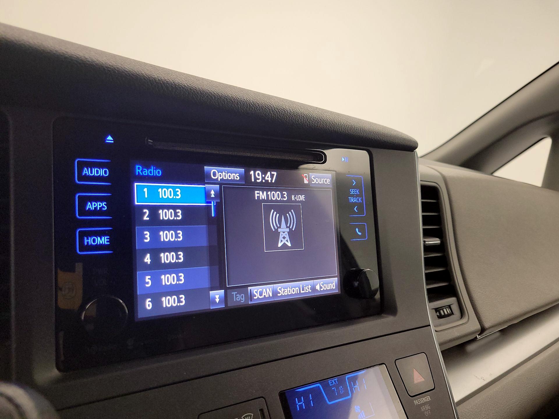 Thumbnail: 2017 Toyota Sienna - 16