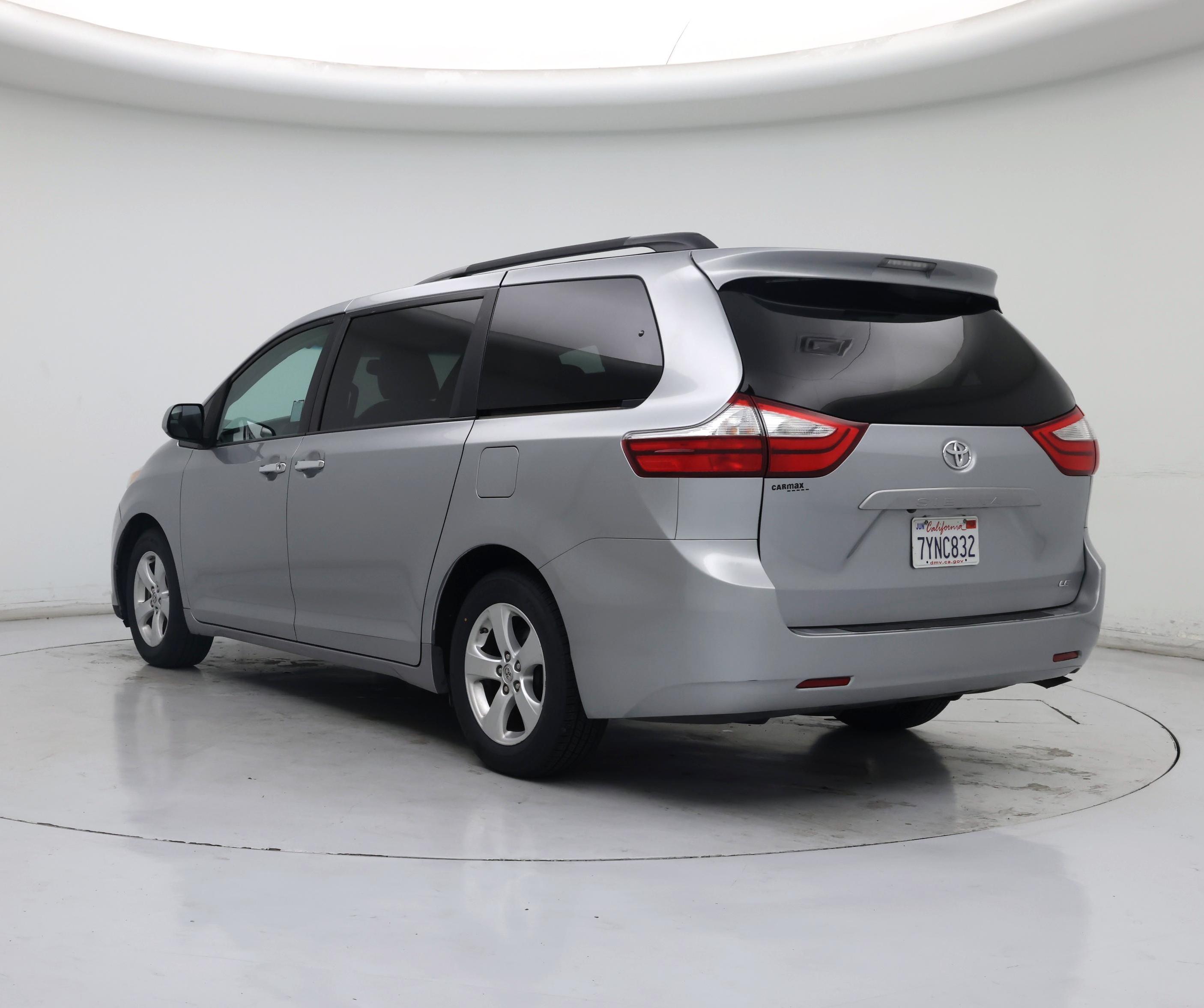 Thumbnail: 2017 Toyota Sienna - 2