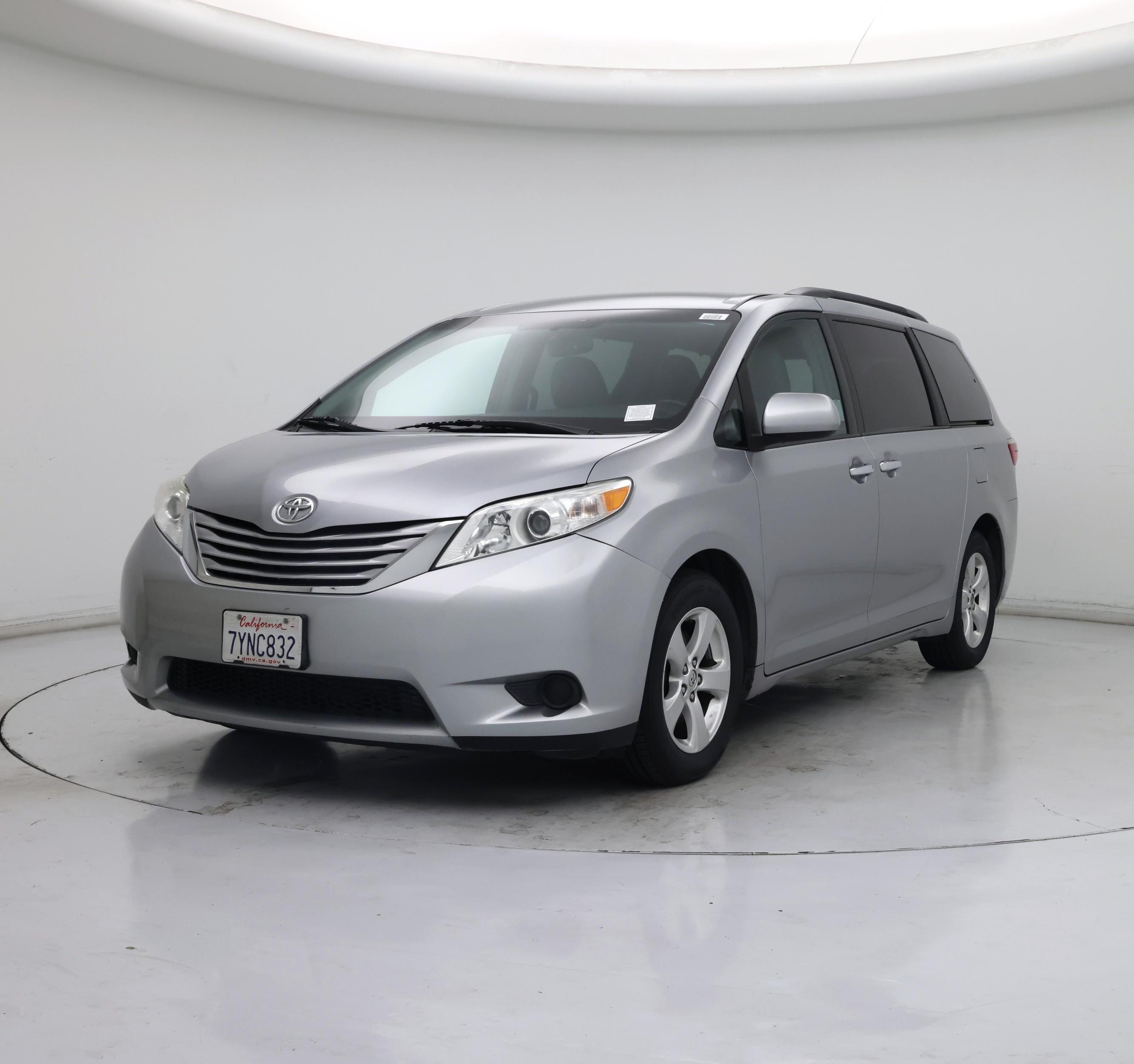 Thumbnail: 2017 Toyota Sienna - 4