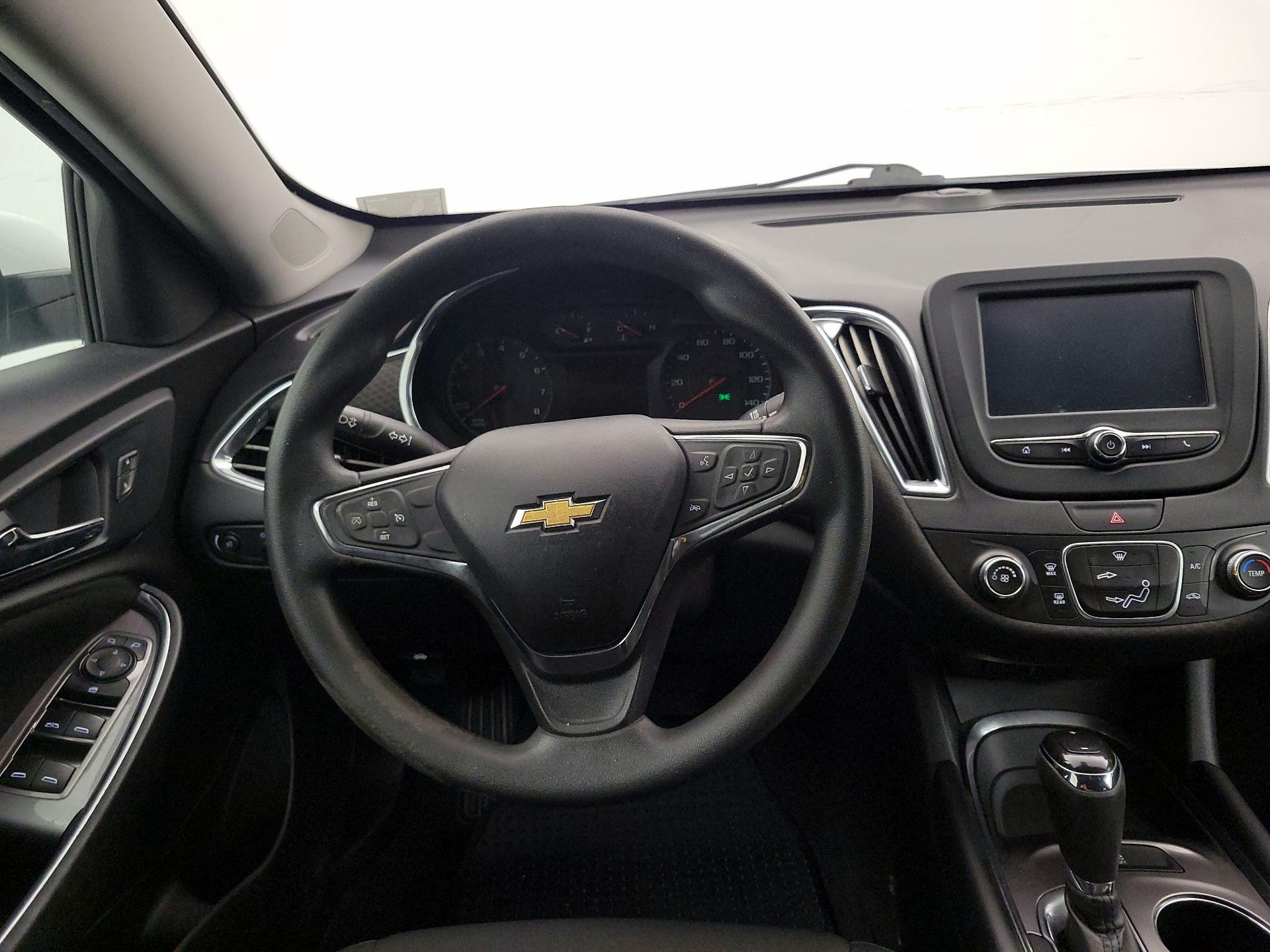 Thumbnail: 2018 Chevrolet Malibu - 10