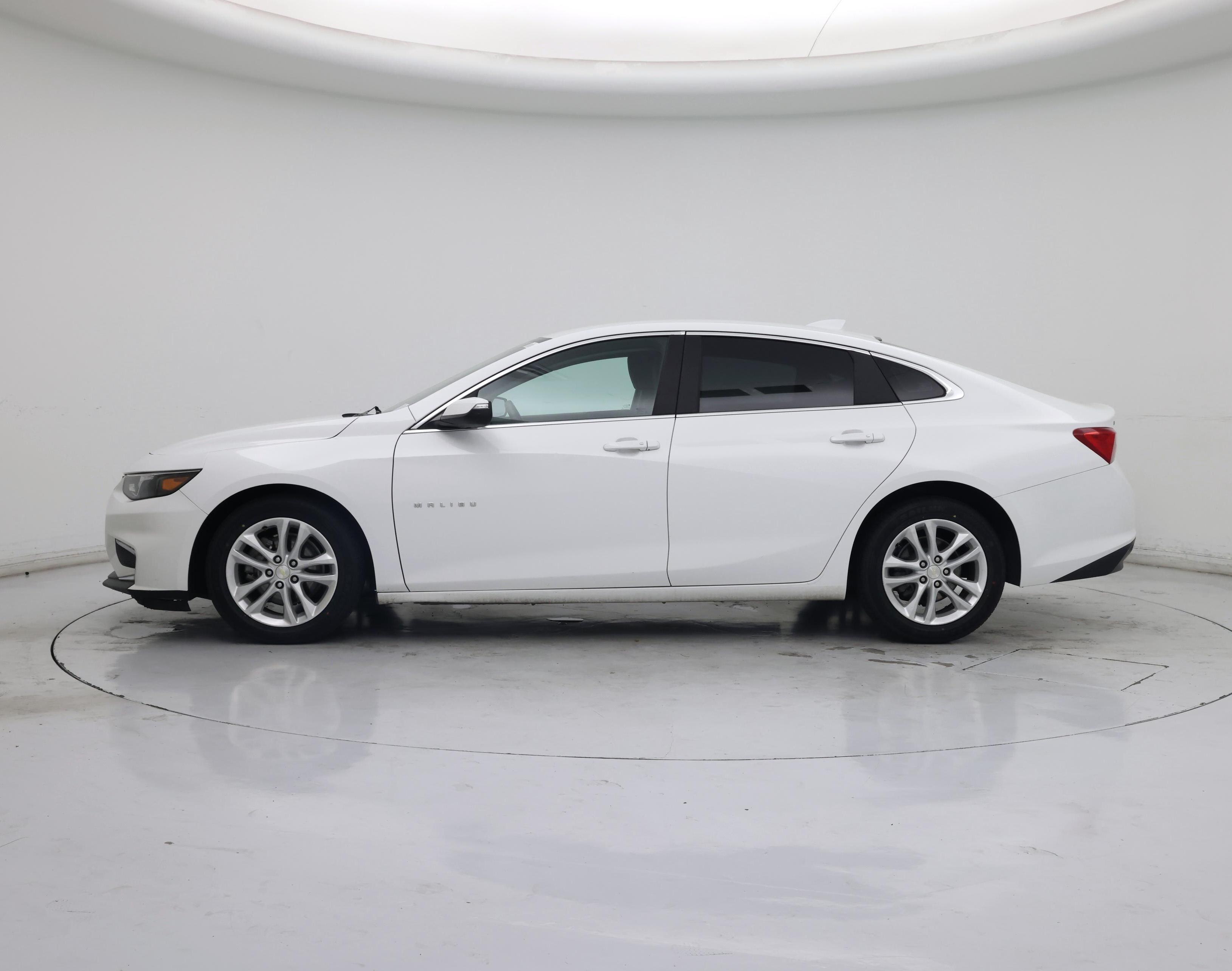 Thumbnail: 2018 Chevrolet Malibu - 3