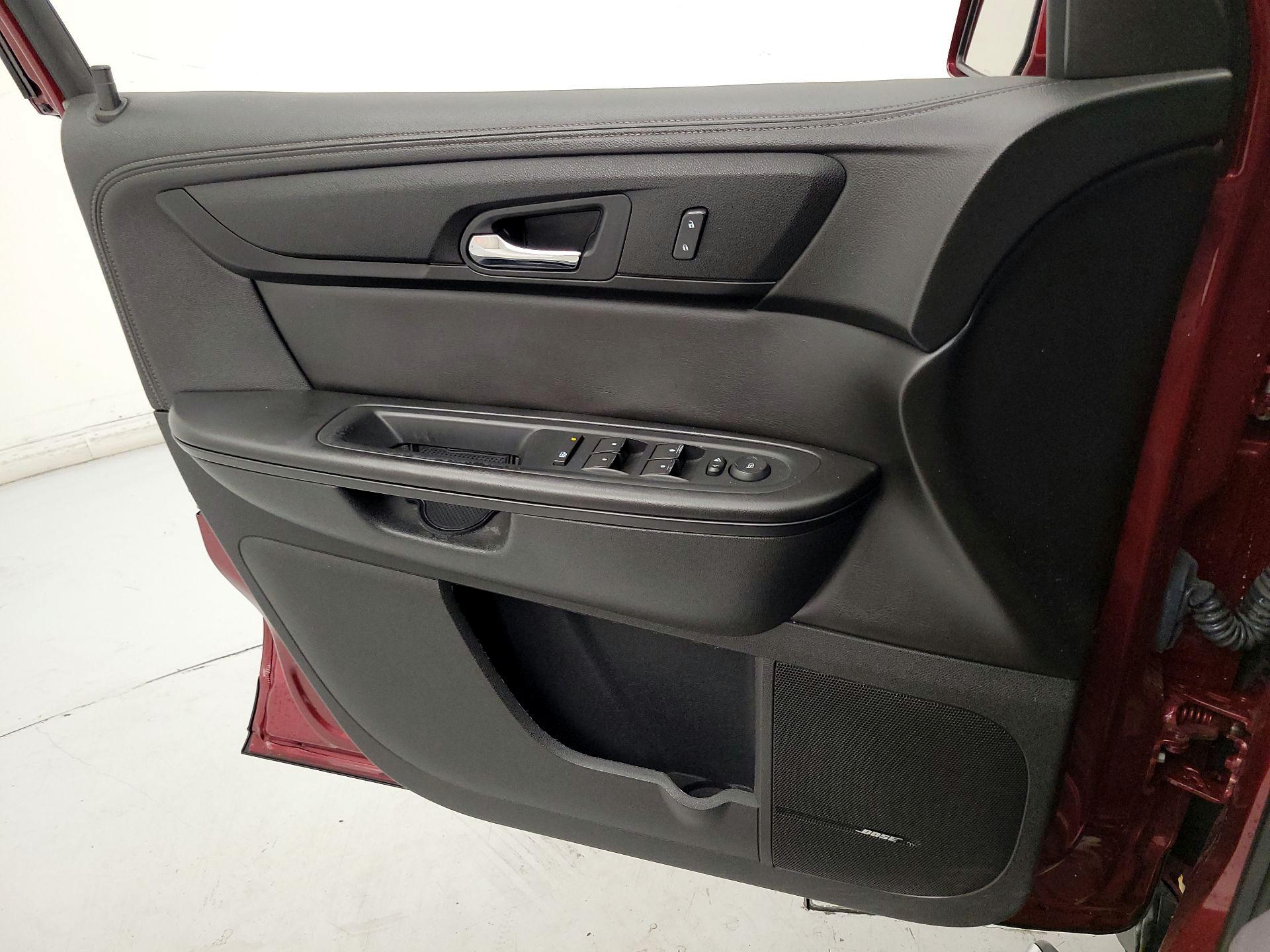 Thumbnail: 2015 Chevrolet Traverse - 12