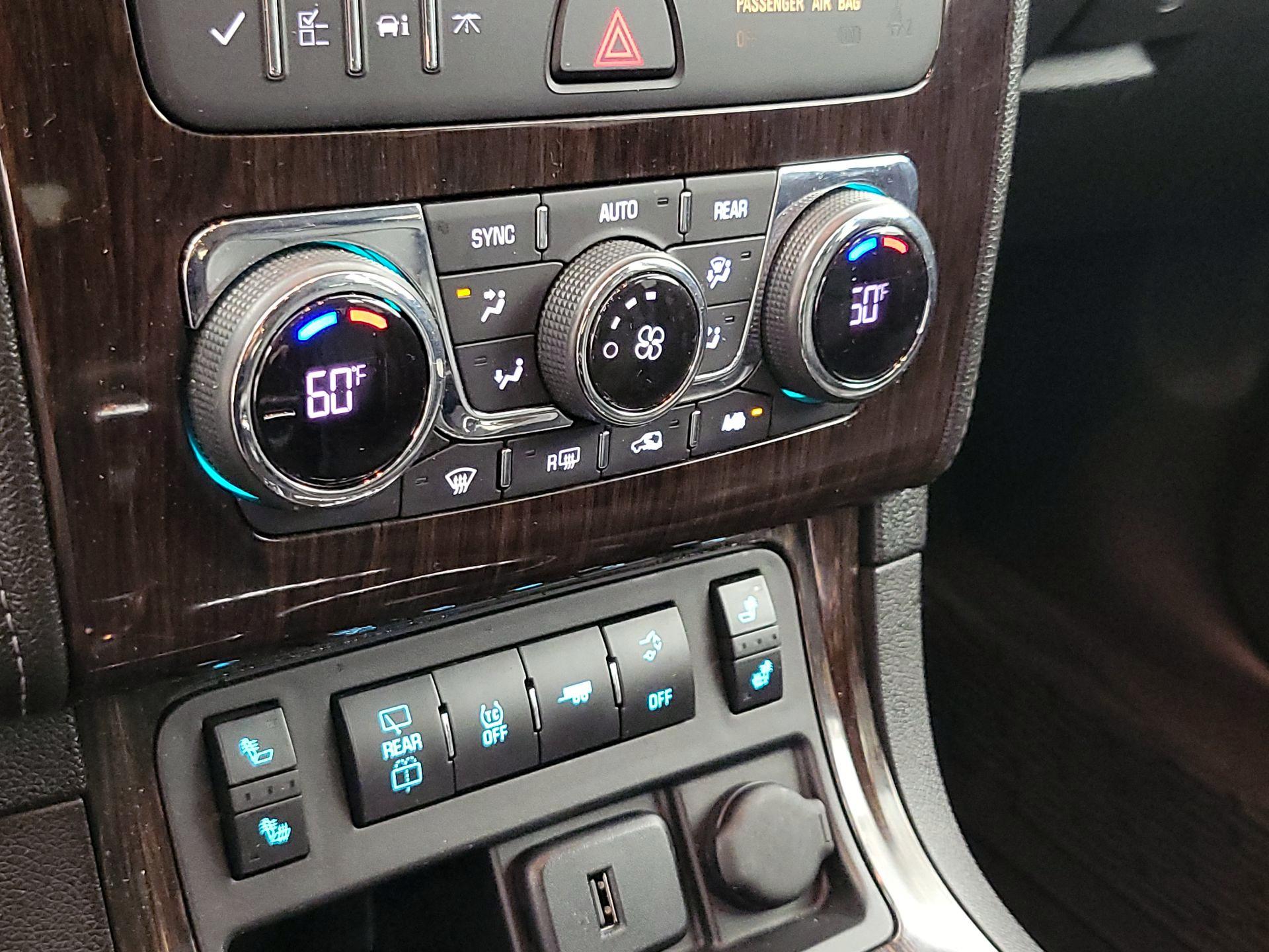 Thumbnail: 2015 Chevrolet Traverse - 16