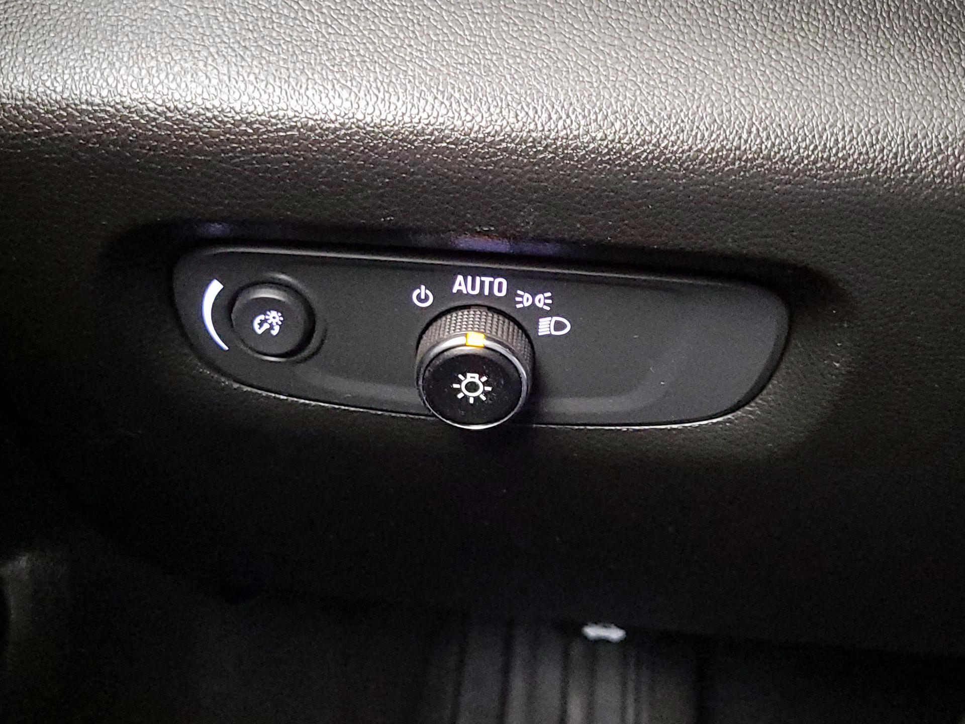 Thumbnail: 2020 Chevrolet Traverse - 13