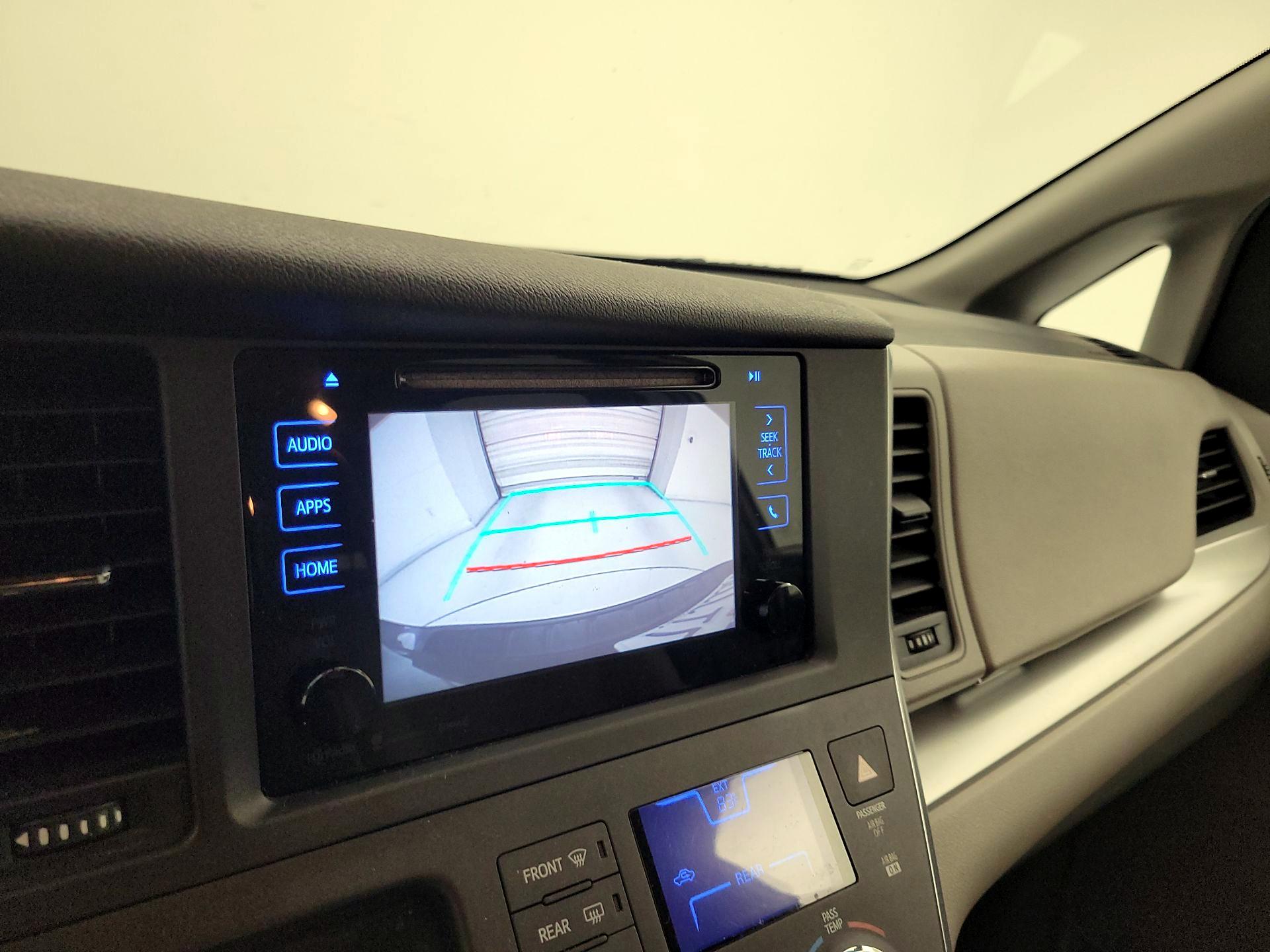 Thumbnail: 2016 Toyota Sienna - 13