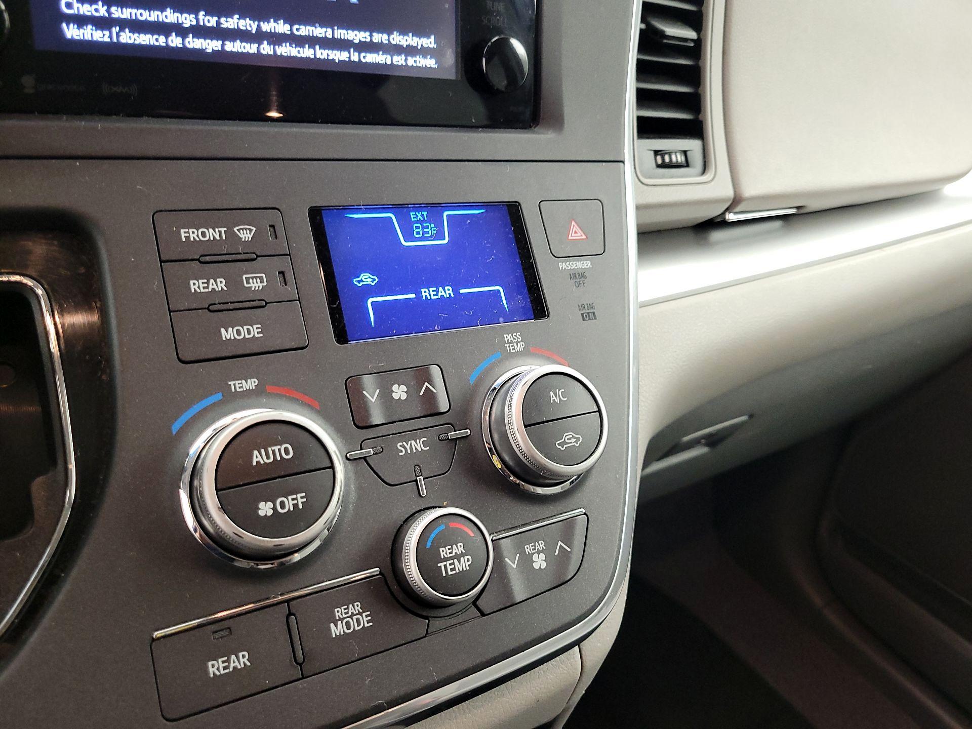 Thumbnail: 2016 Toyota Sienna - 15