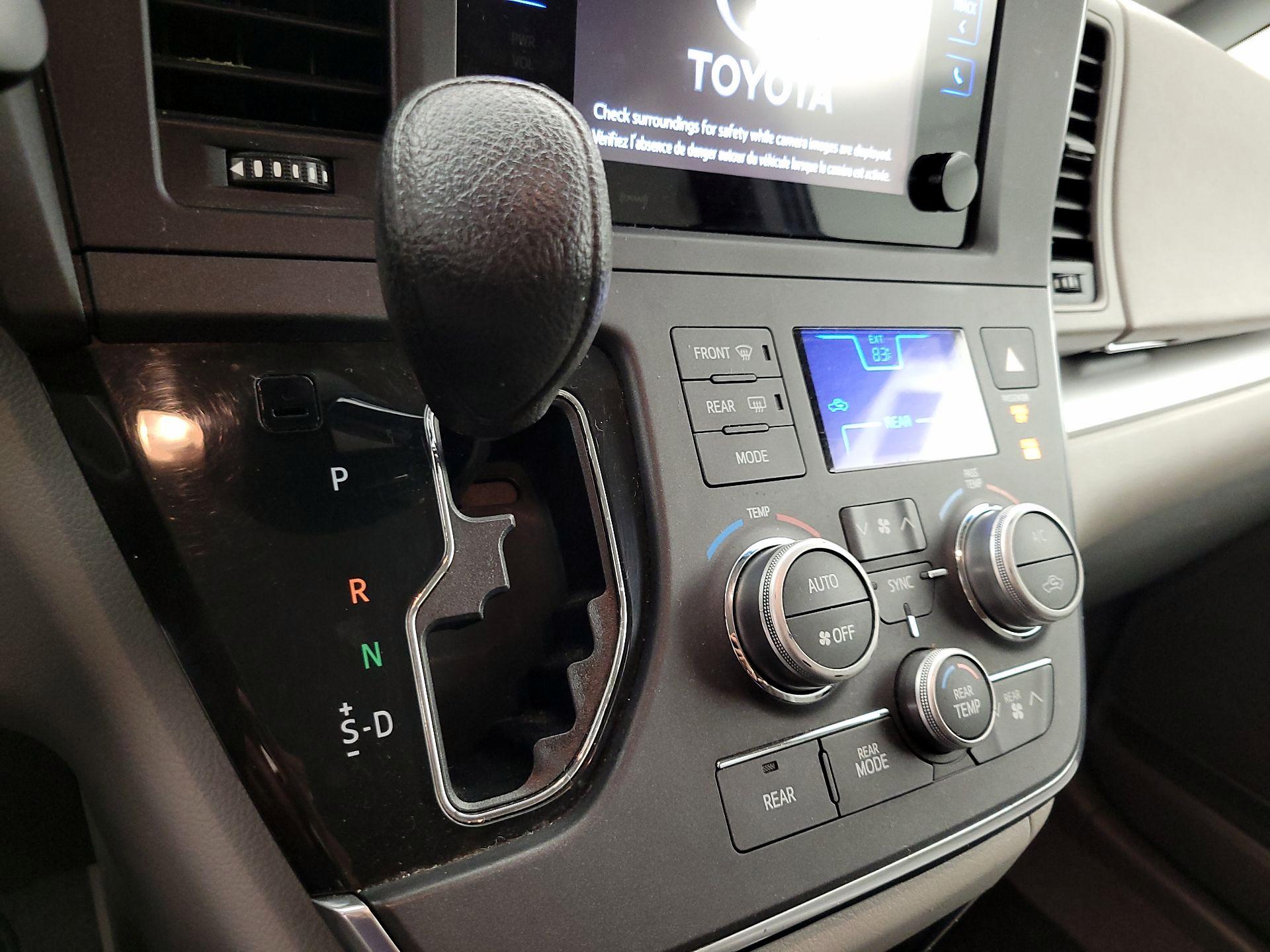 Thumbnail: 2016 Toyota Sienna - 16