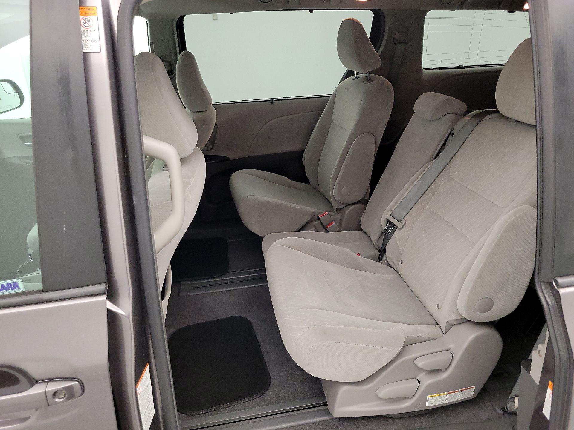 Thumbnail: 2016 Toyota Sienna - 17