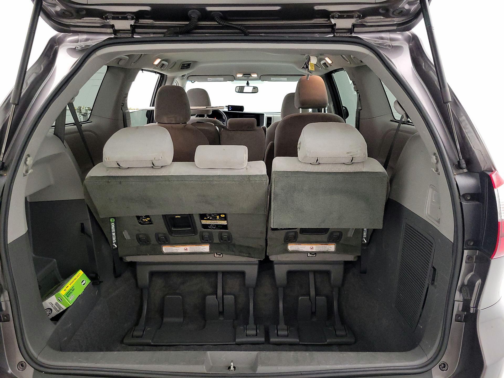 Thumbnail: 2016 Toyota Sienna - 19