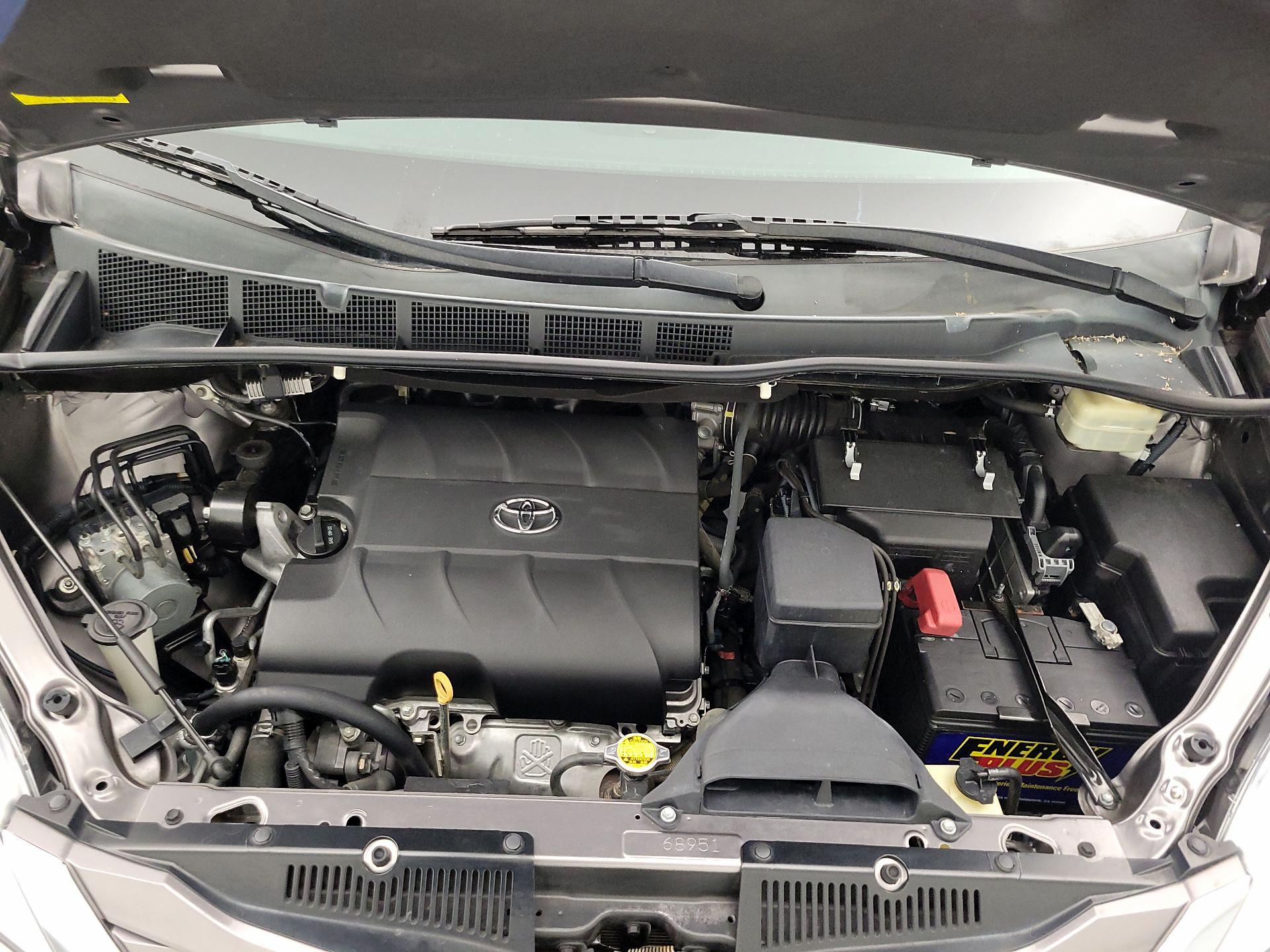 Thumbnail: 2016 Toyota Sienna - 20