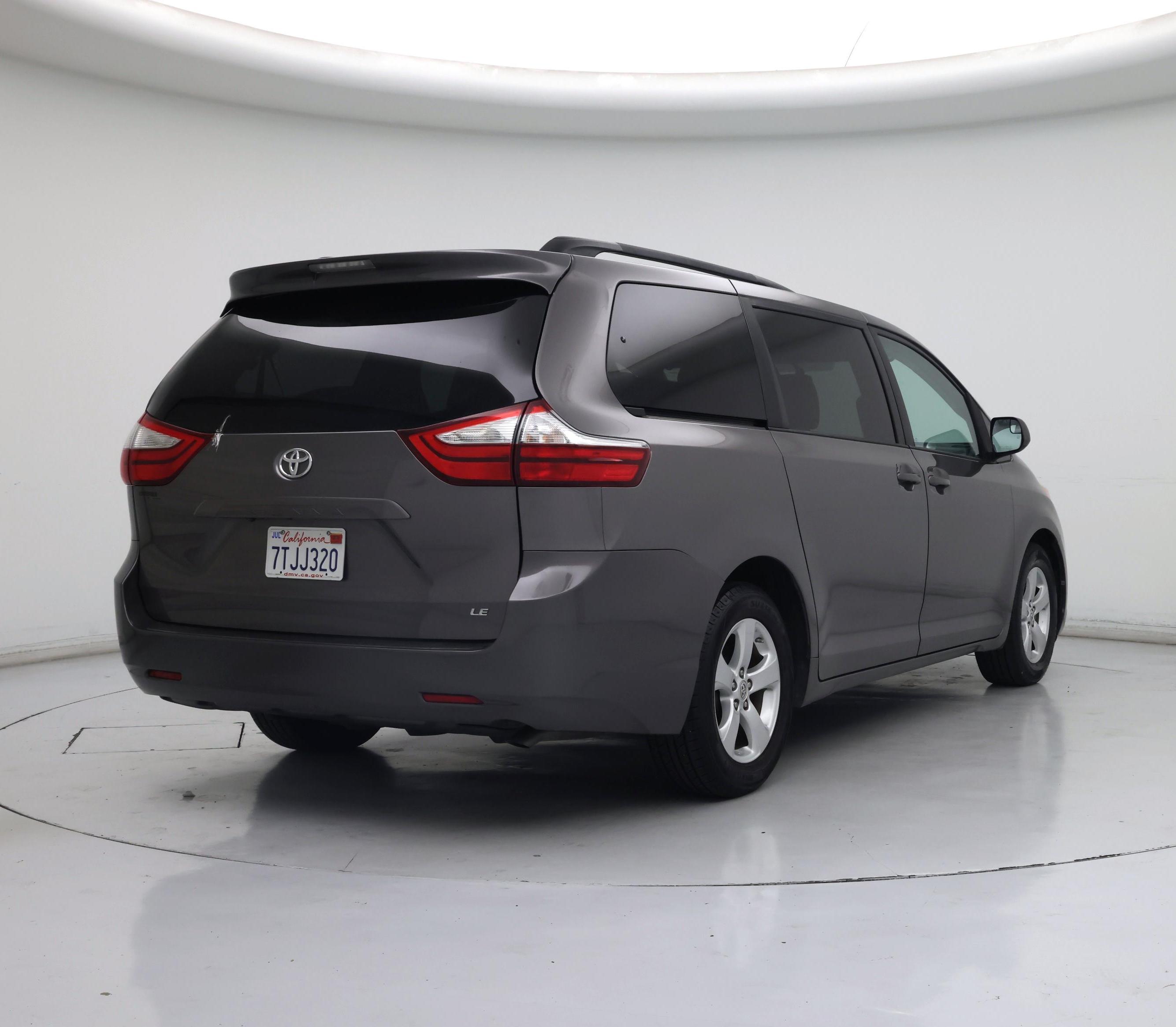 Thumbnail: 2016 Toyota Sienna - 8