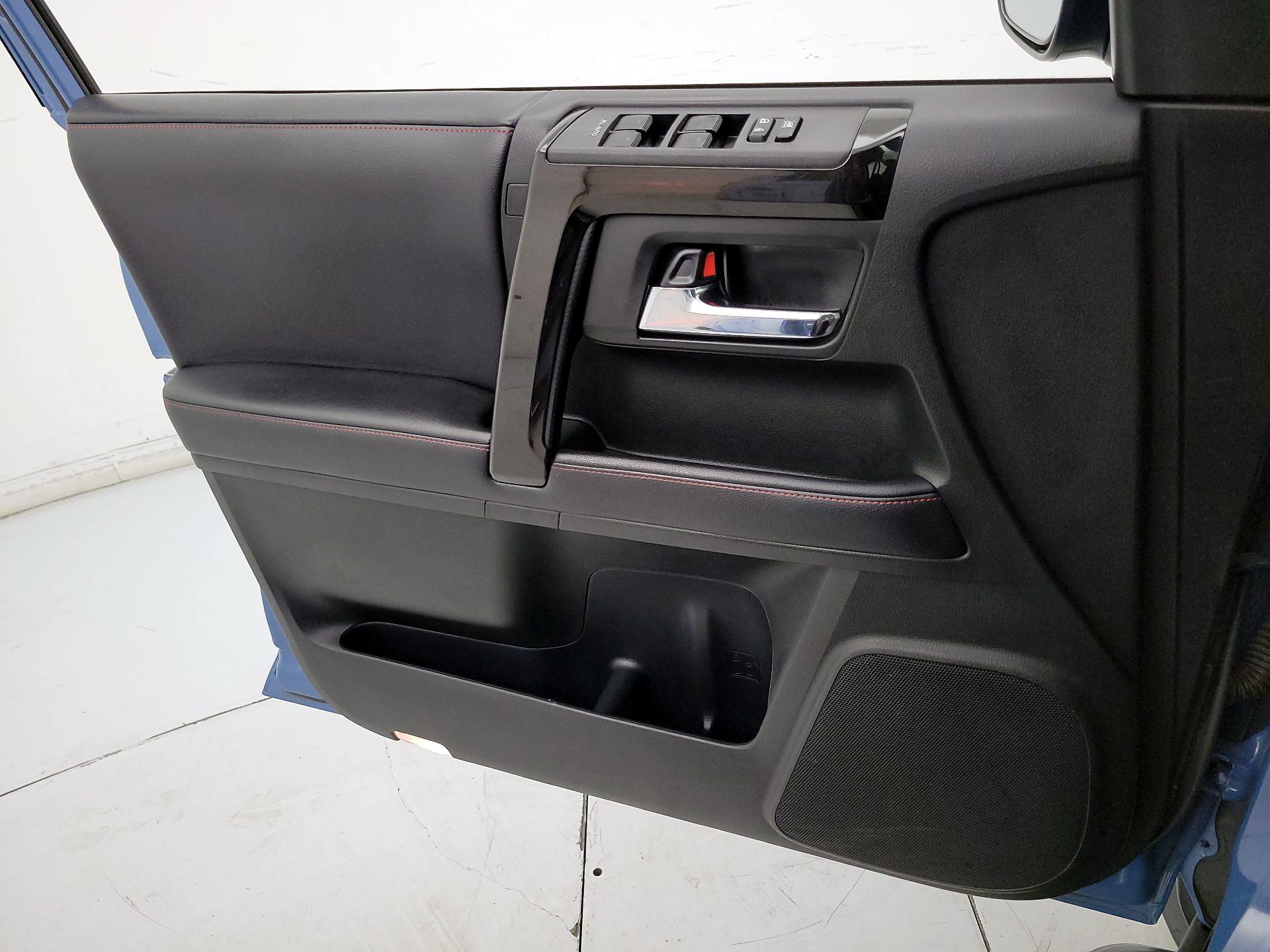 Thumbnail: 2018 Toyota 4Runner - 12