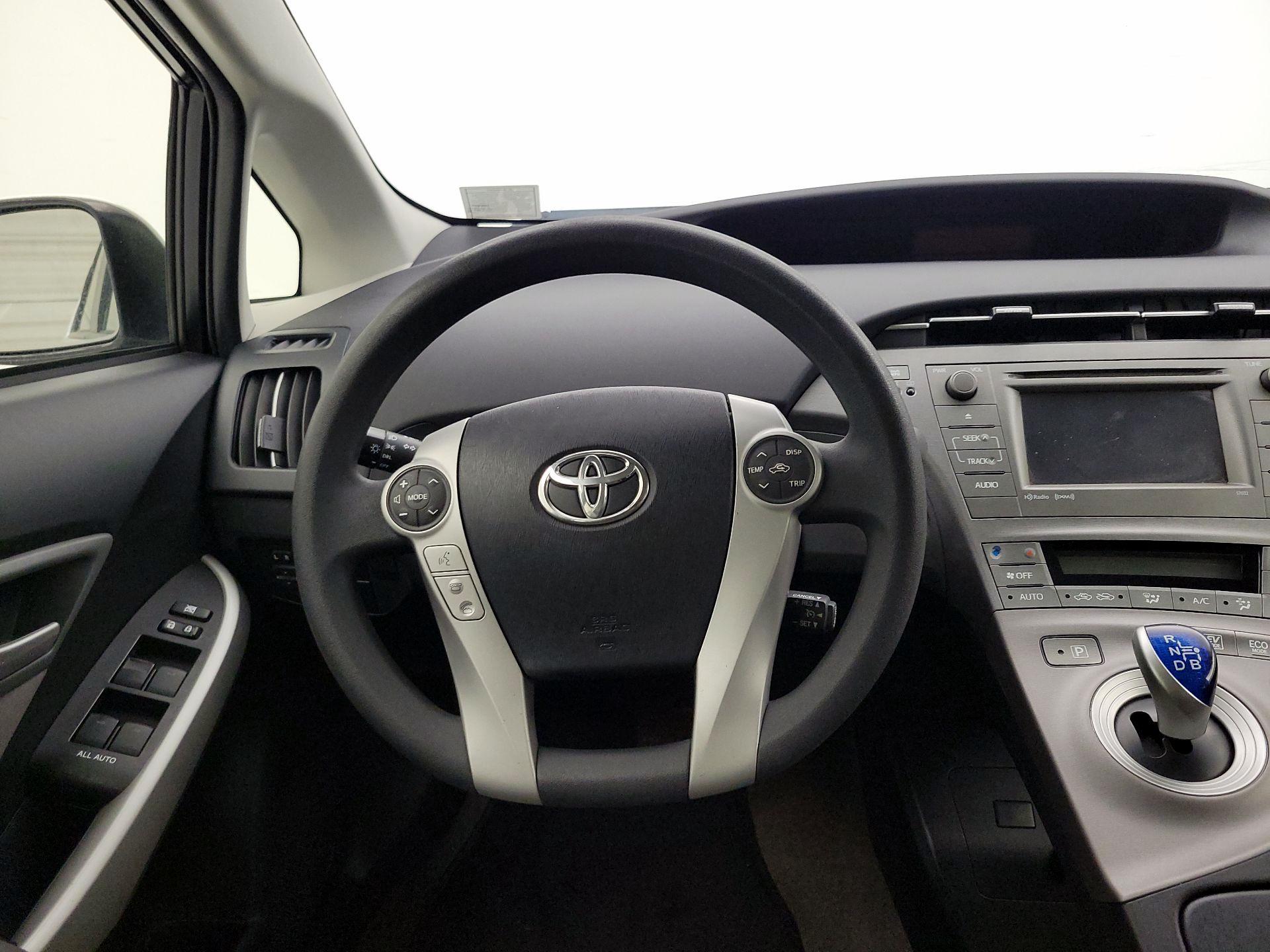 Thumbnail: 2014 Toyota Prius - 10
