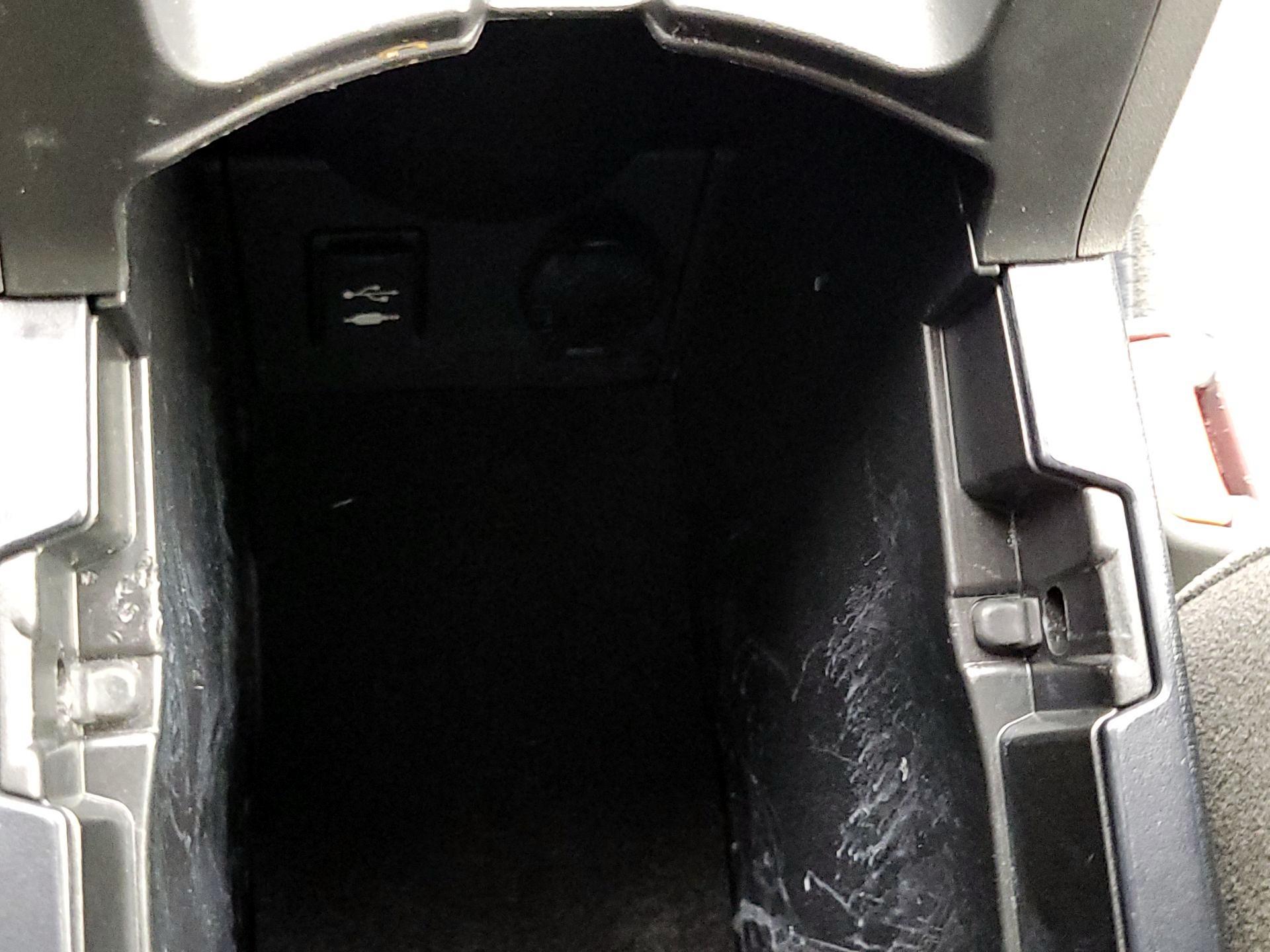 Thumbnail: 2014 Toyota Prius - 18