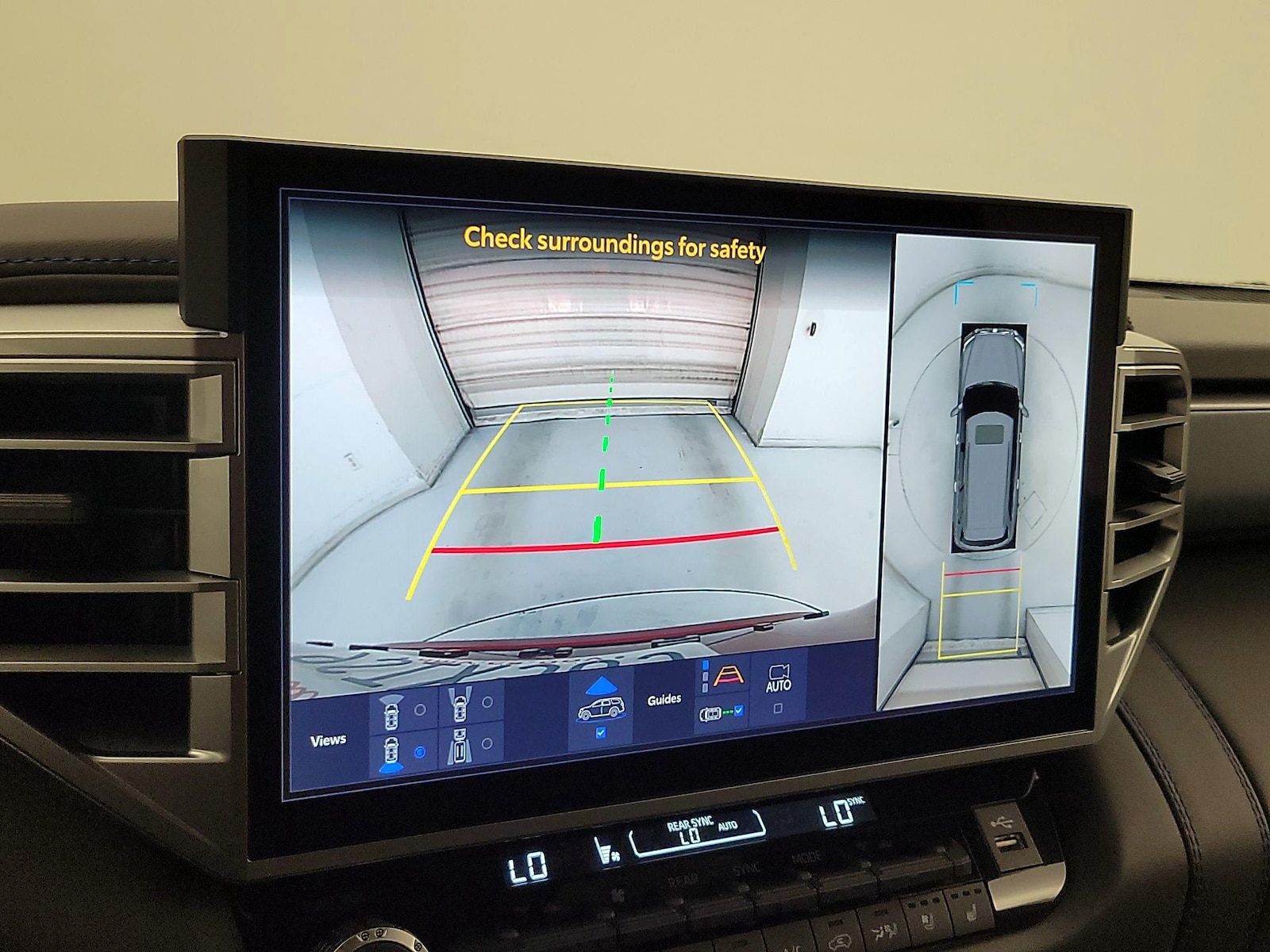 2025 Toyota Sequoia Platinum - Photo 16
