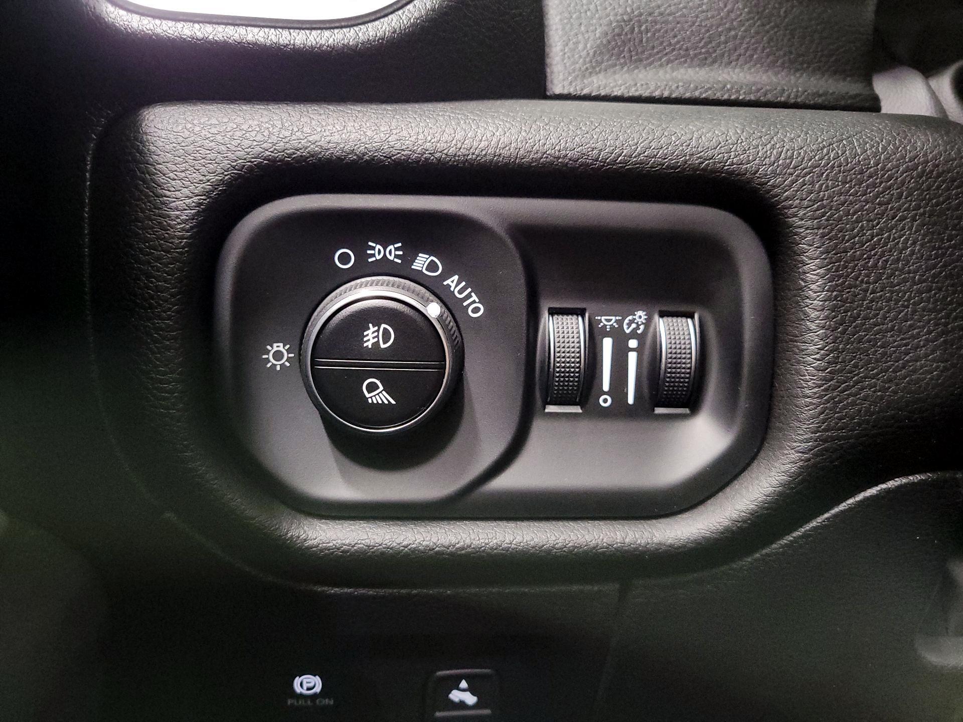 Thumbnail: 2025 RAM 1500 - 13