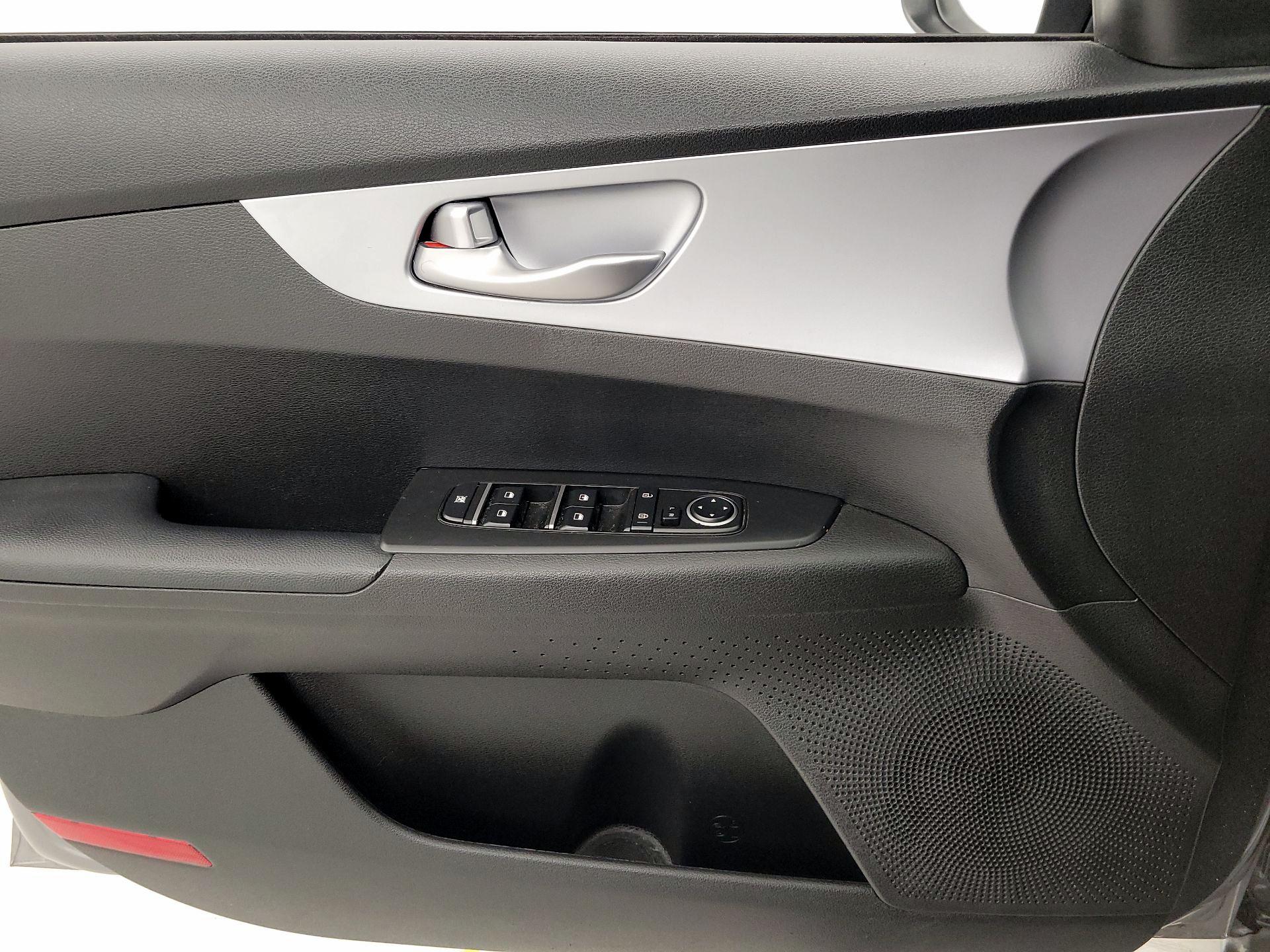 Thumbnail: 2023 Kia Forte - 12