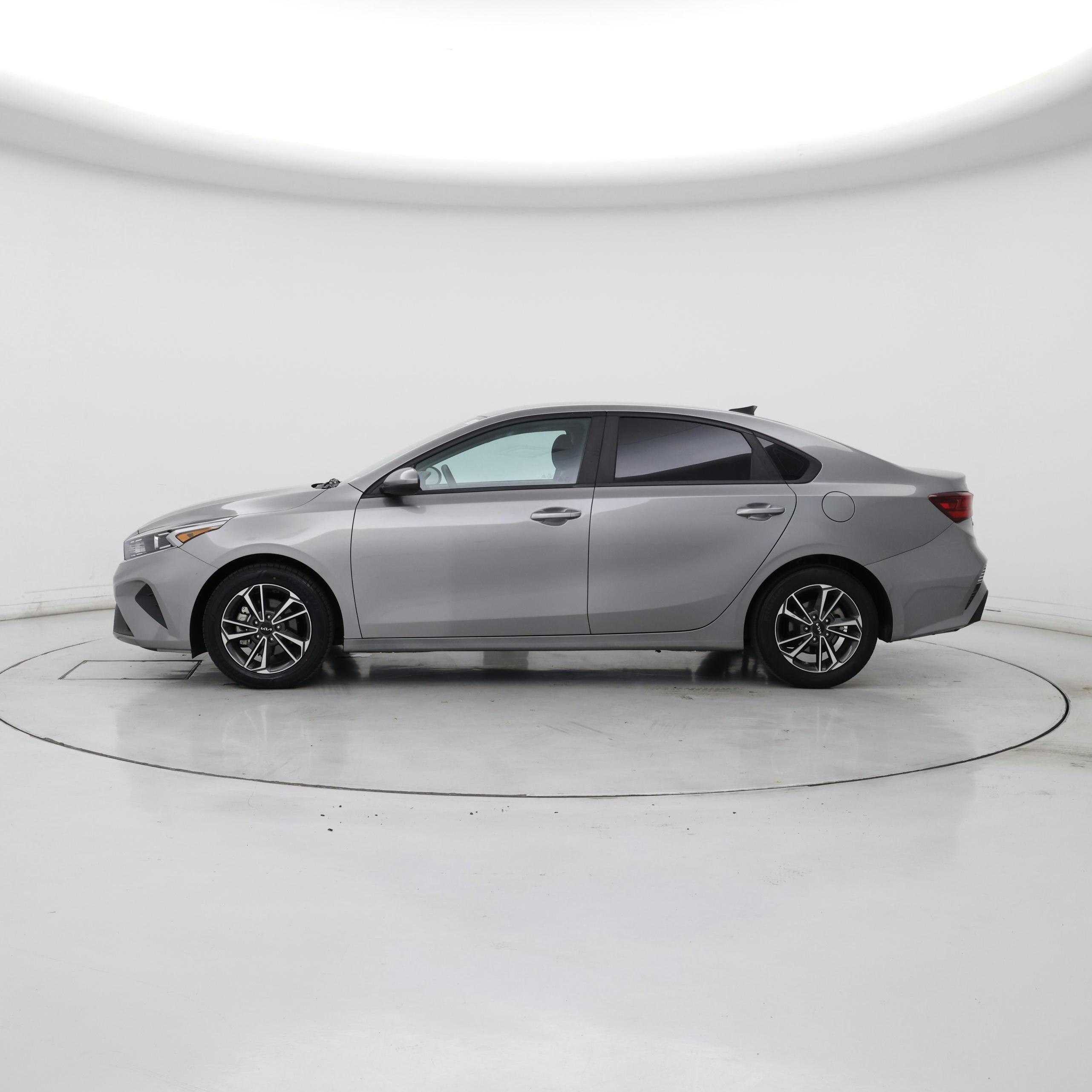 Thumbnail: 2023 Kia Forte - 3