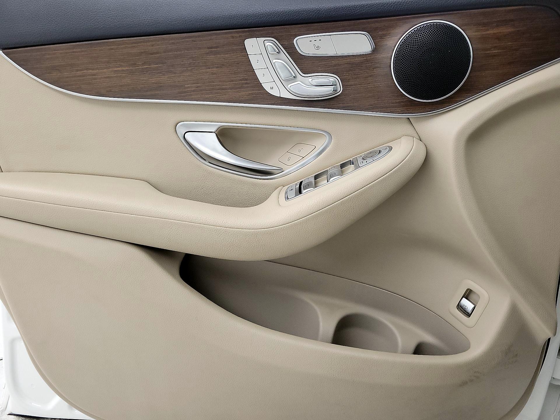 Thumbnail: 2022 Mercedes-Benz GLC - 12