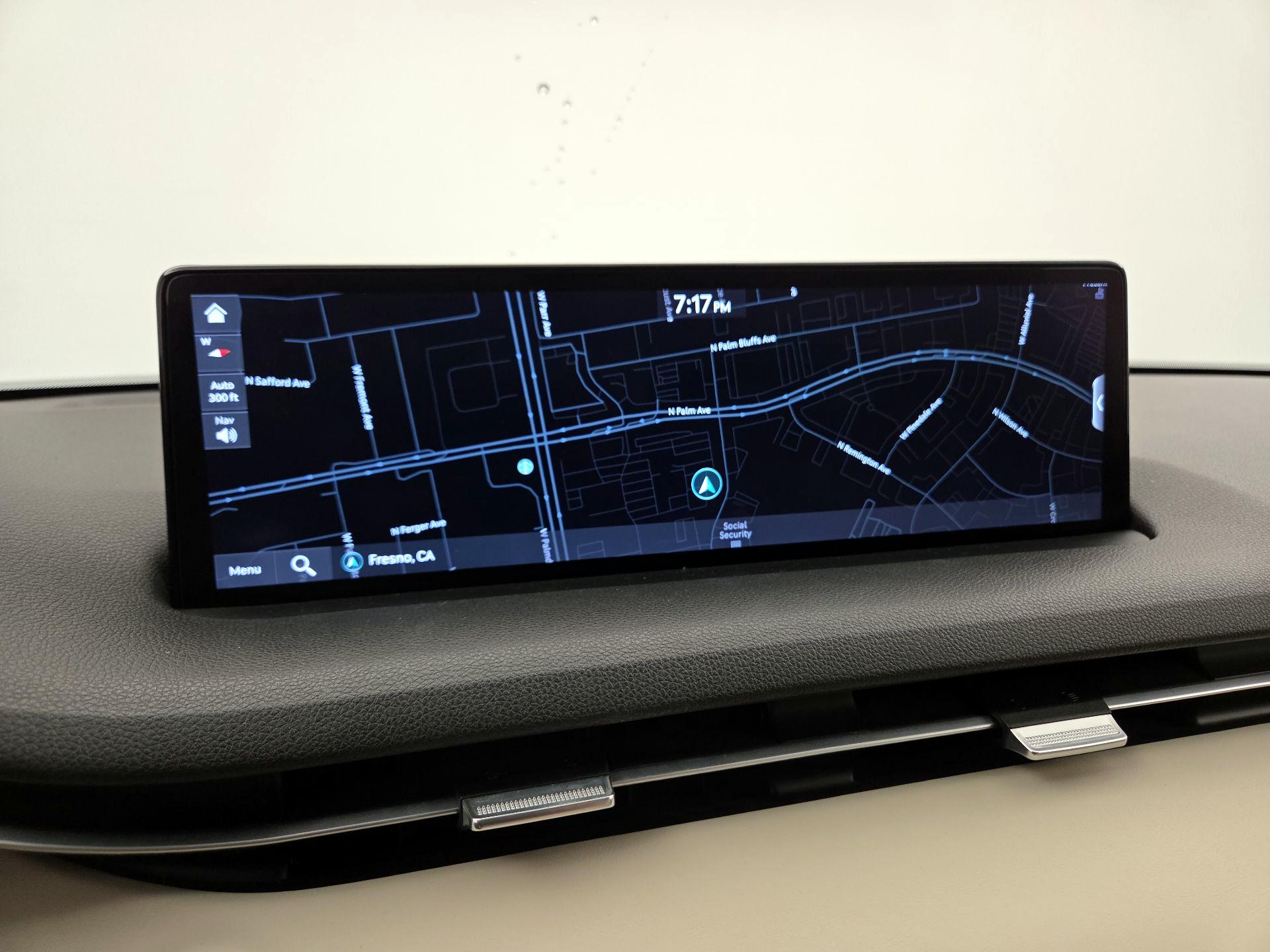 Thumbnail: 2023 Genesis GV70 - 14