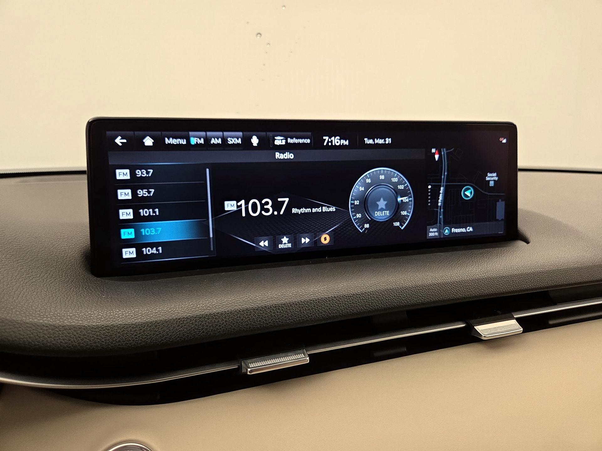 Thumbnail: 2023 Genesis GV70 - 16