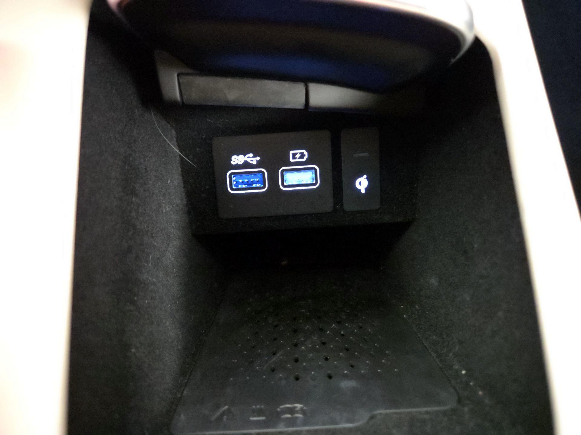 Thumbnail: 2023 Genesis GV70 - 19