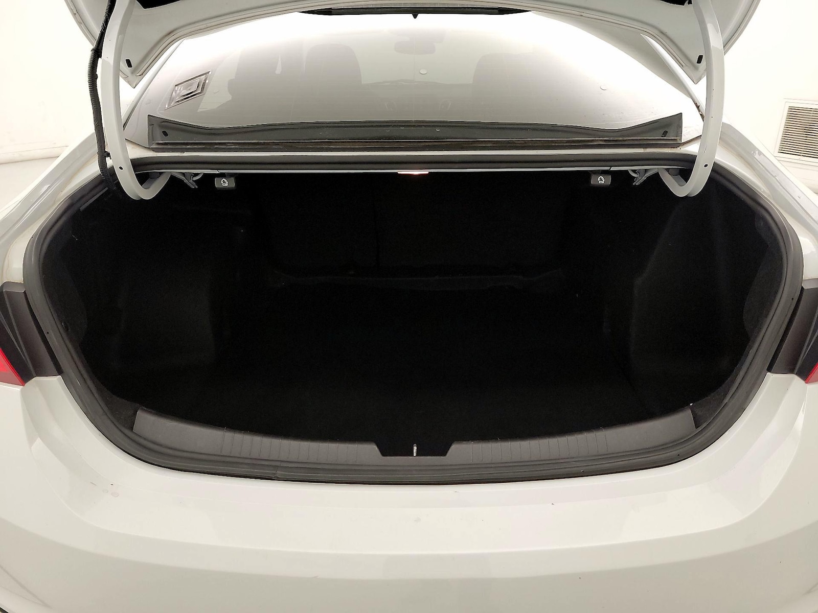2023 Chevrolet Malibu 1LS - Photo 18