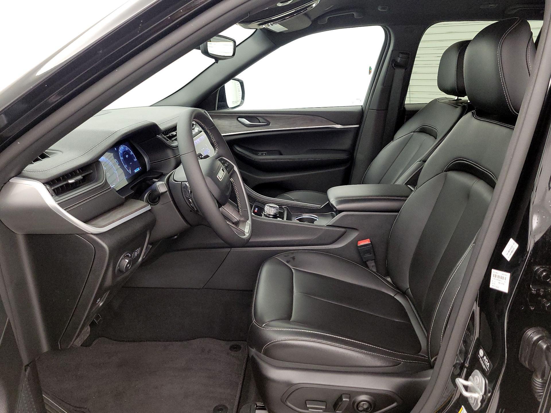 Thumbnail: 2024 Jeep Grand Cherokee - 11