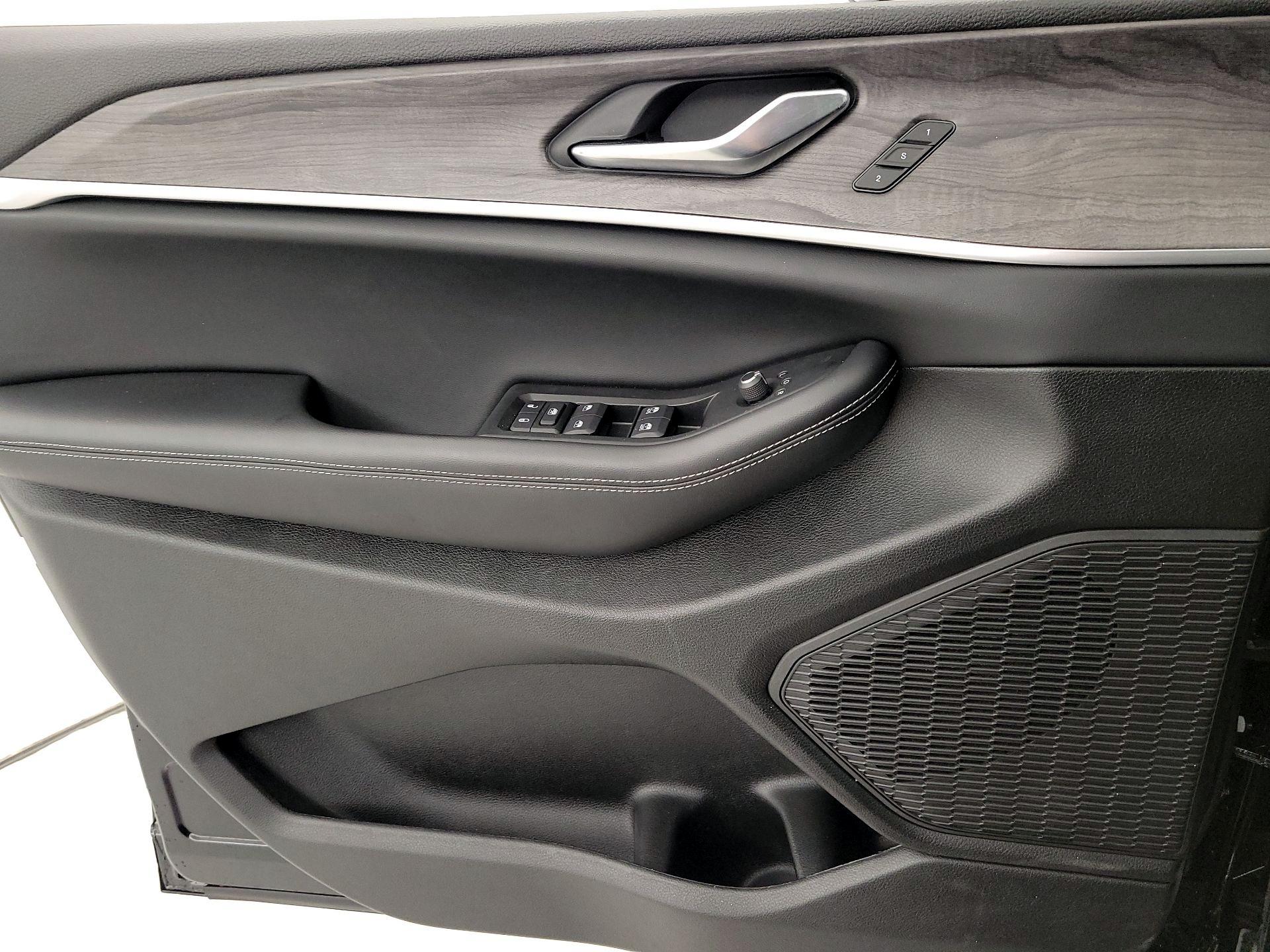 Thumbnail: 2024 Jeep Grand Cherokee - 12