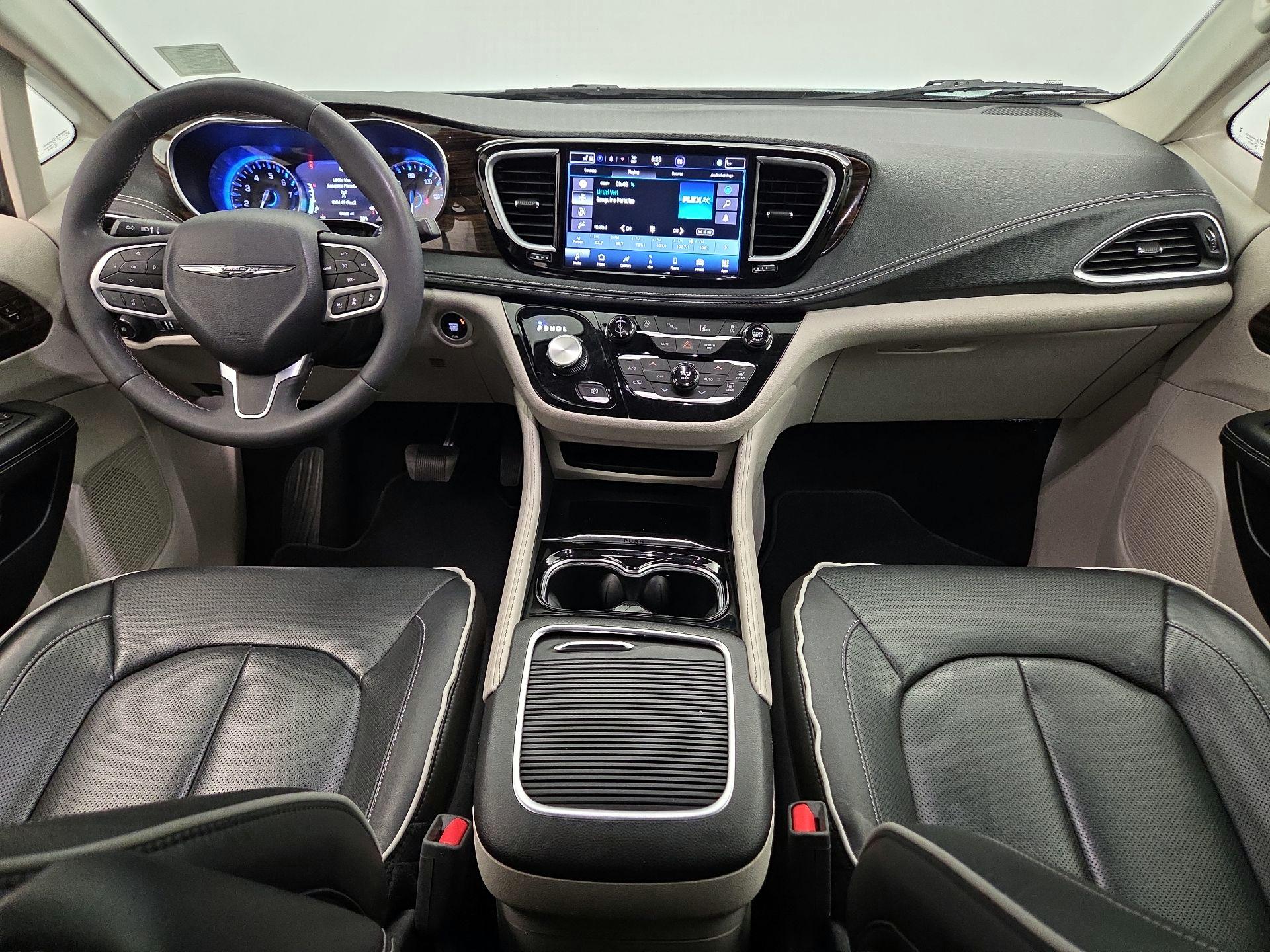 Thumbnail: 2023 Chrysler Pacifica - 9