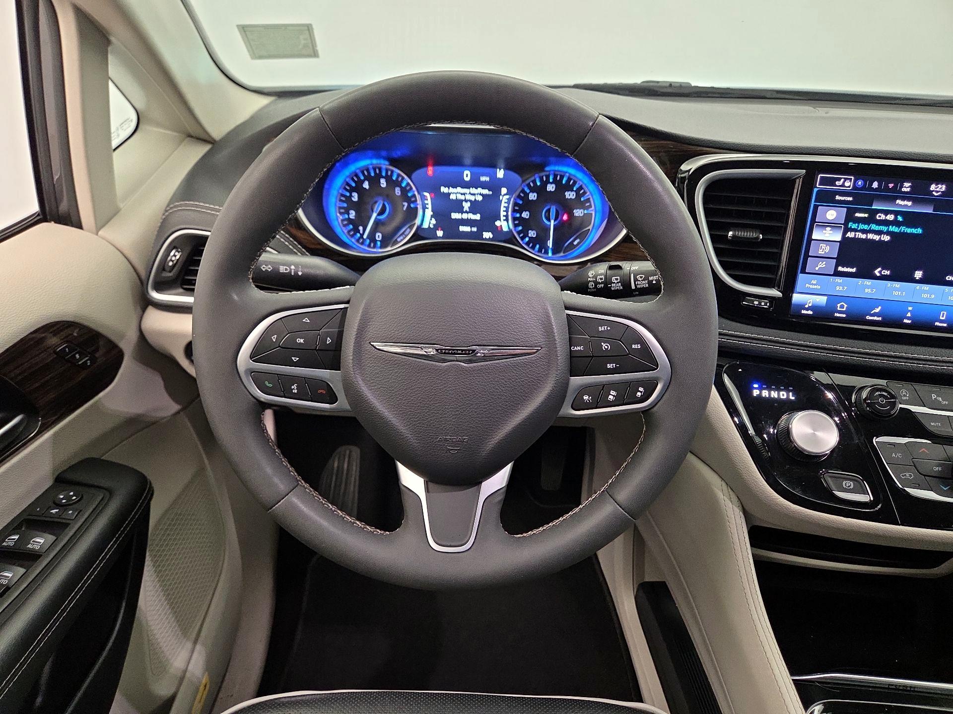 Thumbnail: 2023 Chrysler Pacifica - 10