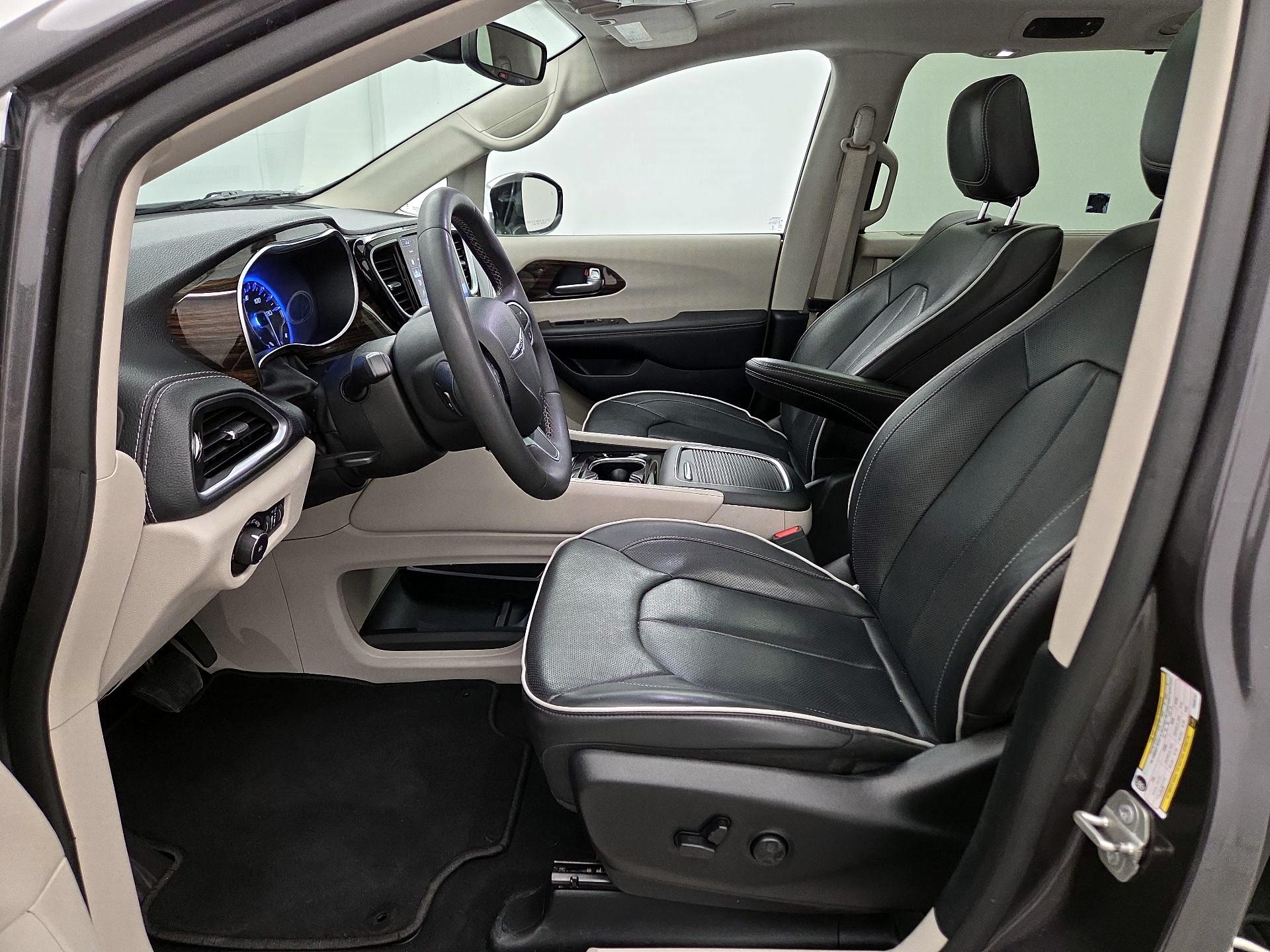 Thumbnail: 2023 Chrysler Pacifica - 11