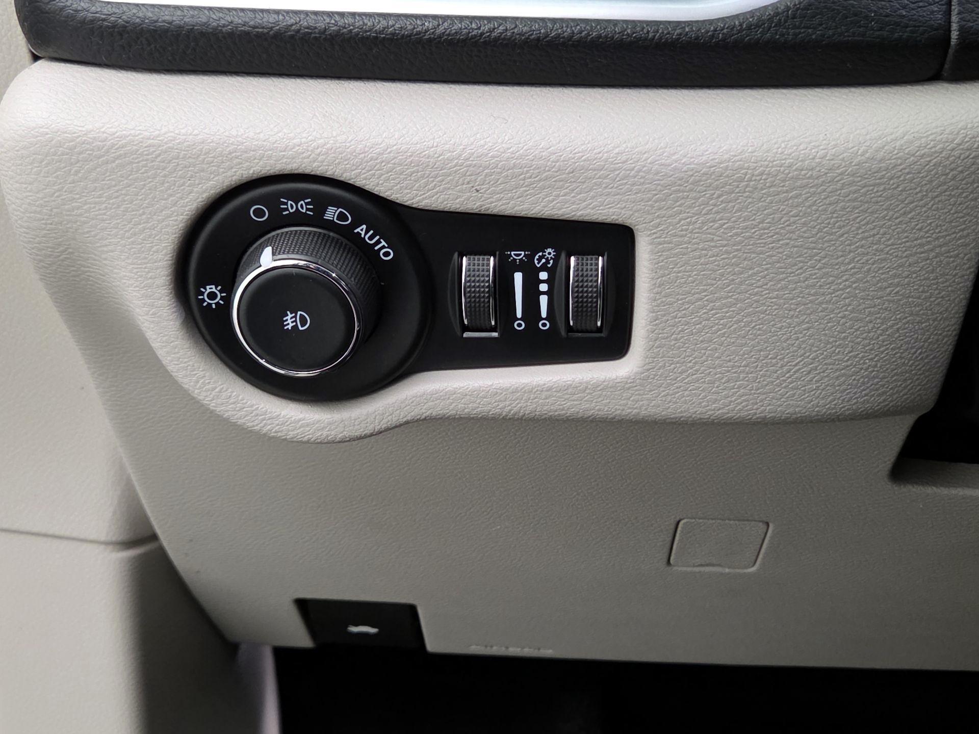 Thumbnail: 2023 Chrysler Pacifica - 13