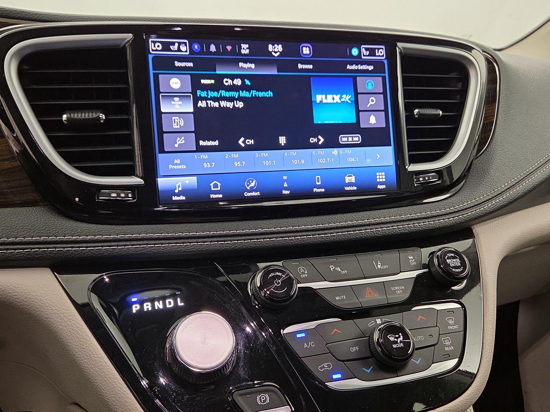 Thumbnail: 2023 Chrysler Pacifica - 16