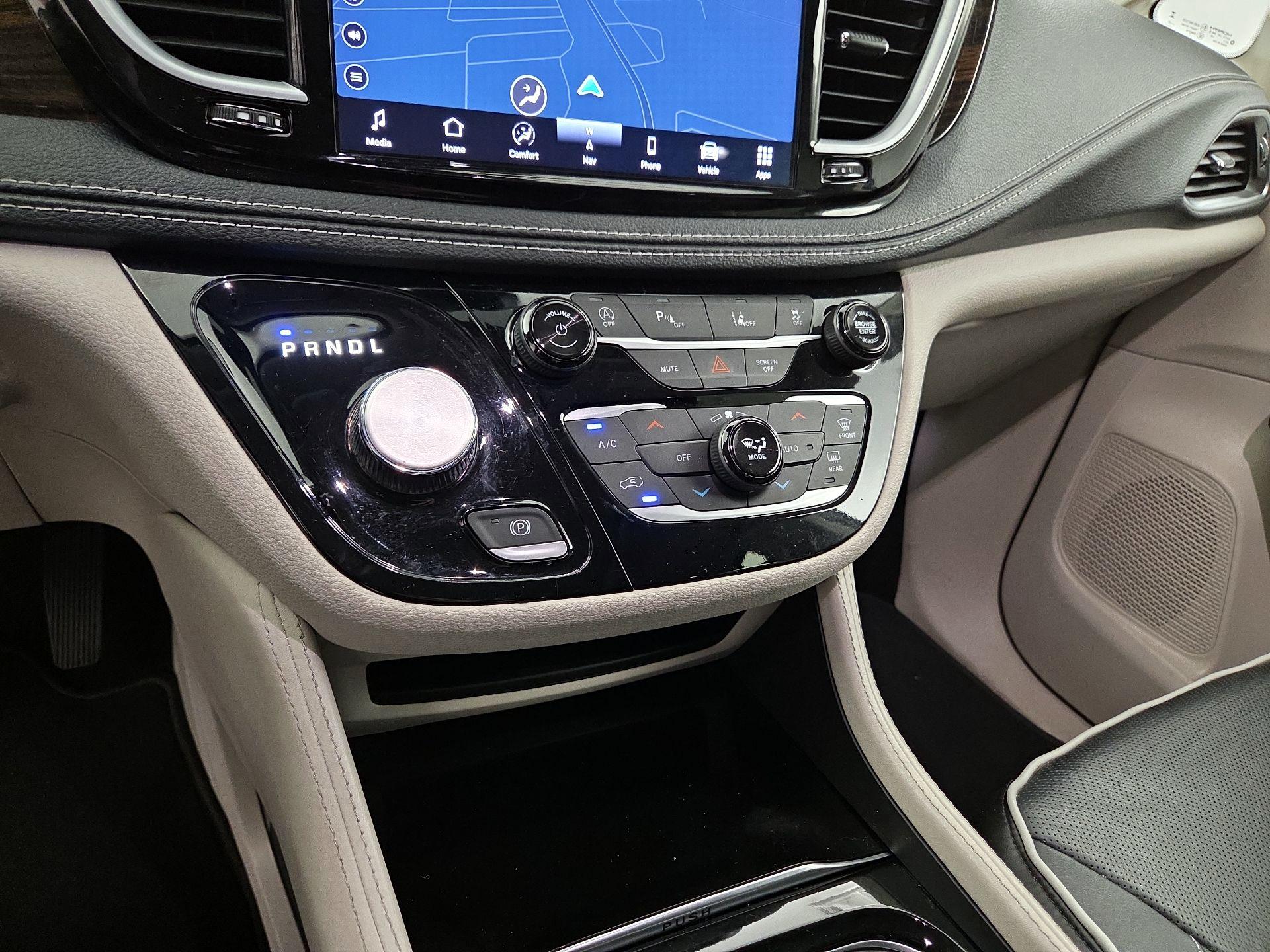 Thumbnail: 2023 Chrysler Pacifica - 17