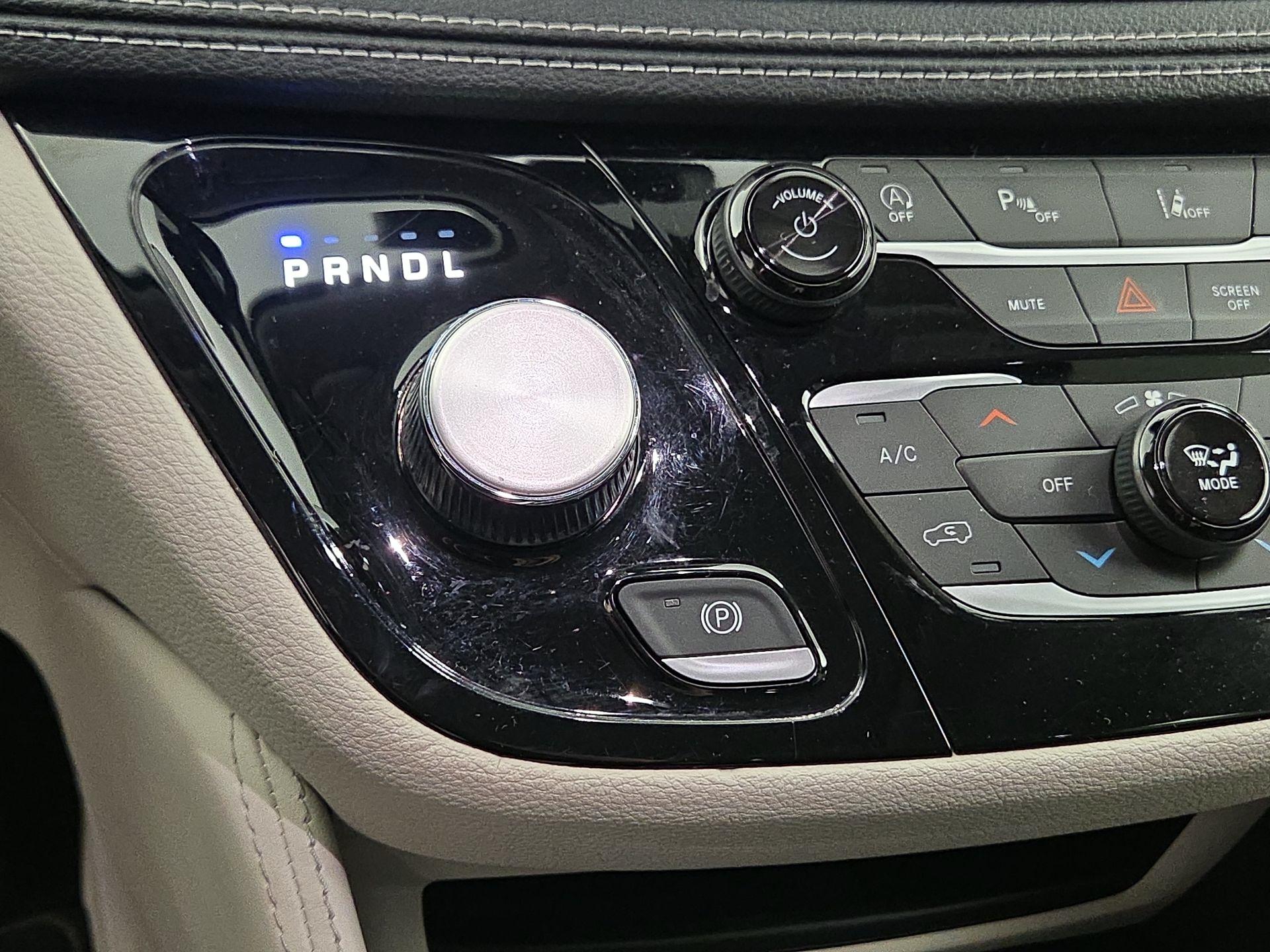 Thumbnail: 2023 Chrysler Pacifica - 18