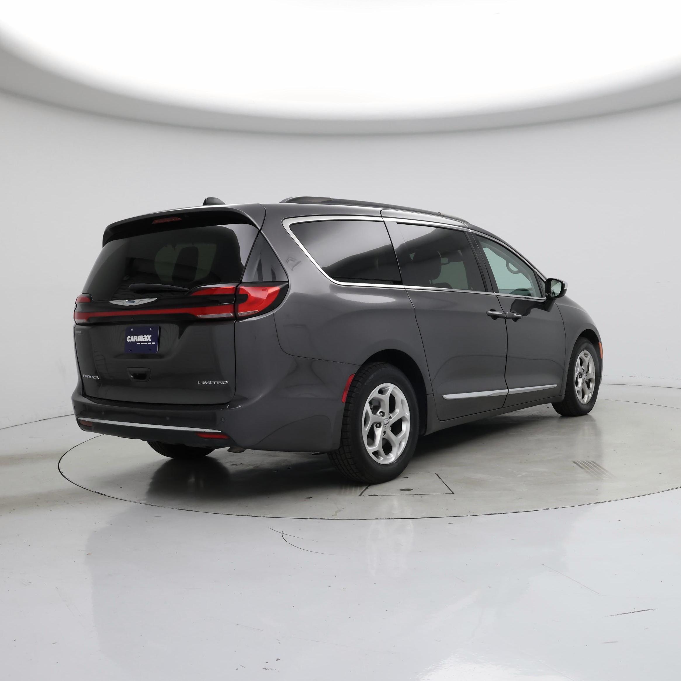 Thumbnail: 2023 Chrysler Pacifica - 8