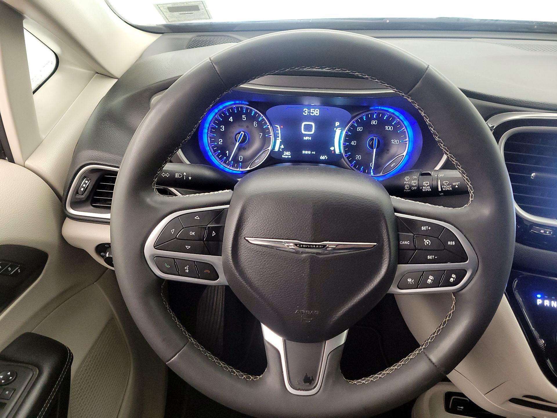 Thumbnail: 2023 Chrysler Pacifica - 10