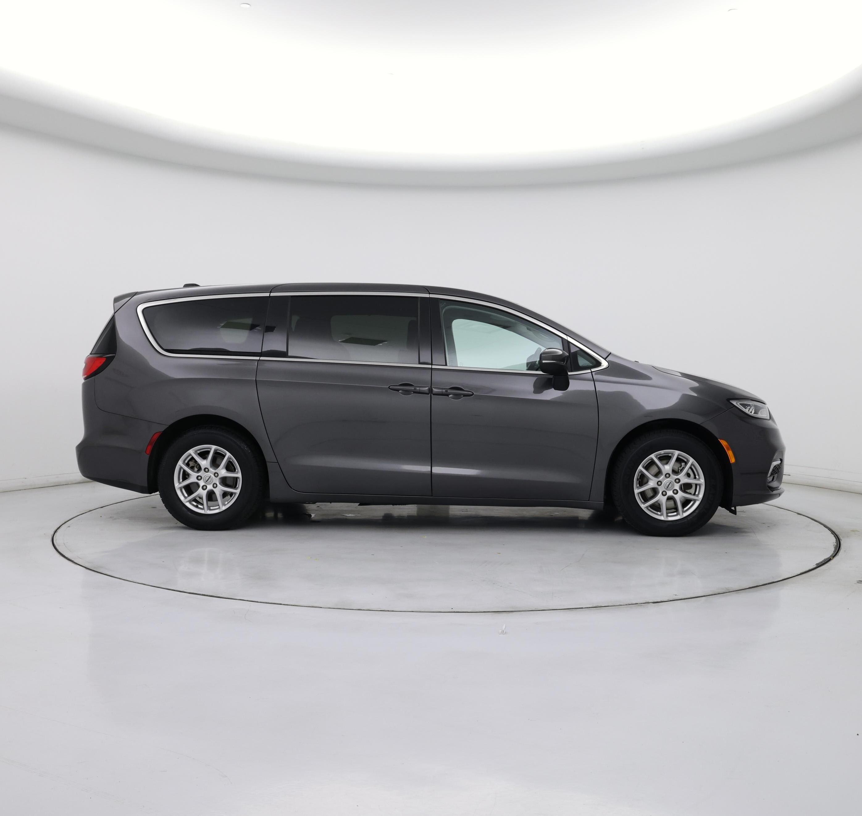 Thumbnail: 2023 Chrysler Pacifica - 7