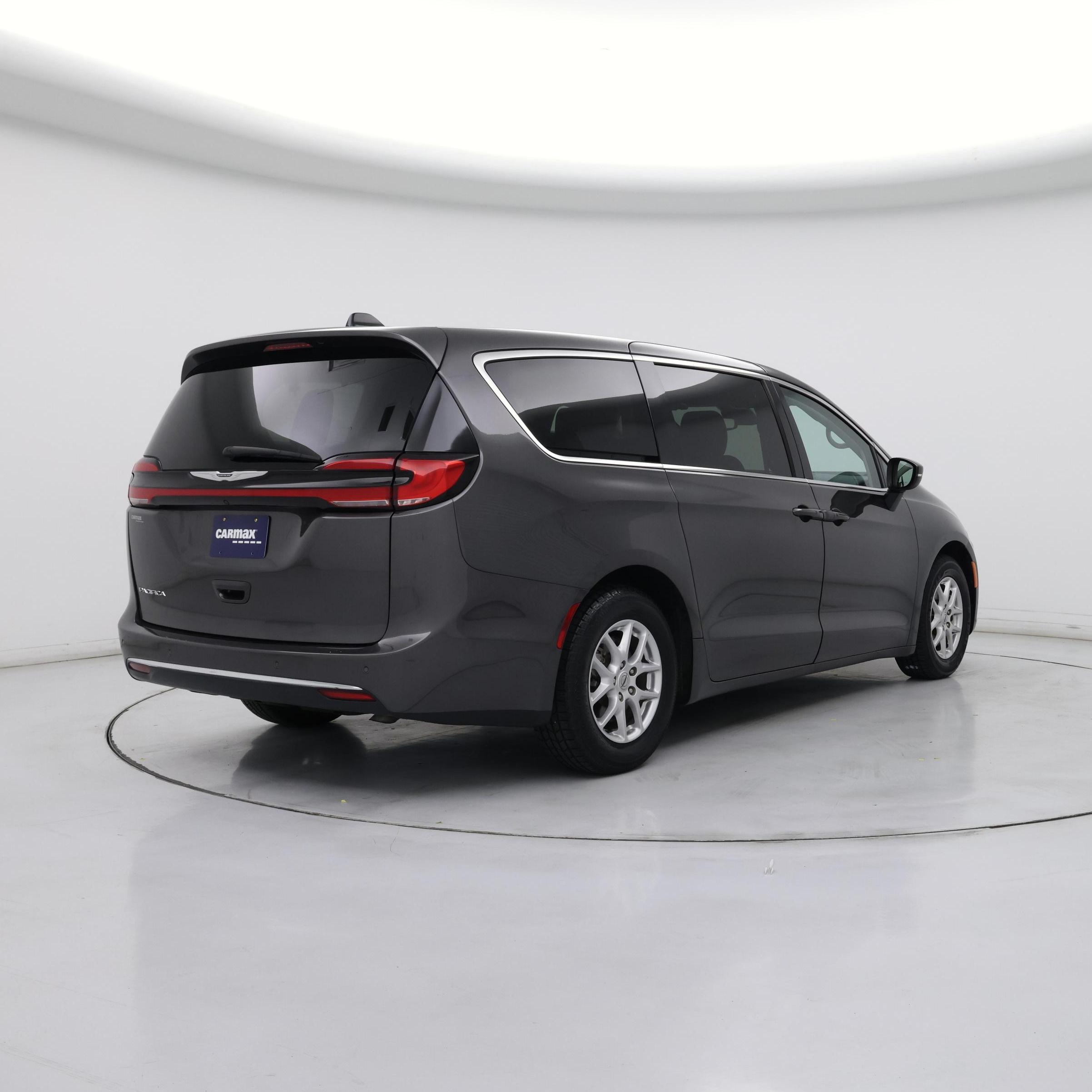 Thumbnail: 2023 Chrysler Pacifica - 8