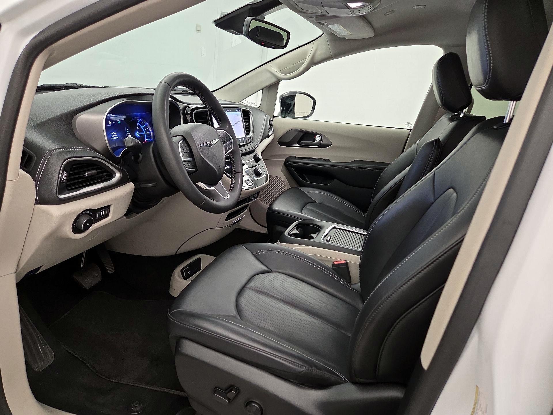 Thumbnail: 2024 Chrysler Pacifica - 11