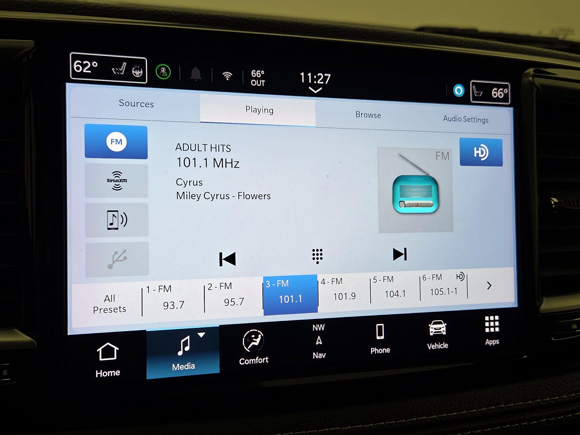 Thumbnail: 2024 Chrysler Pacifica - 16