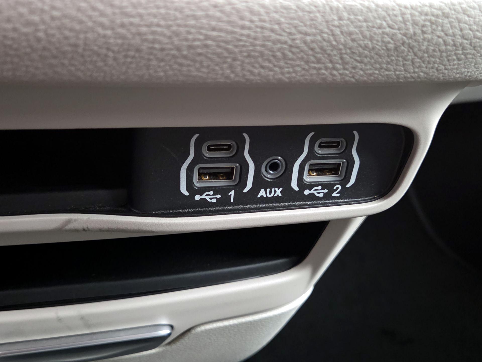 Thumbnail: 2024 Chrysler Pacifica - 19