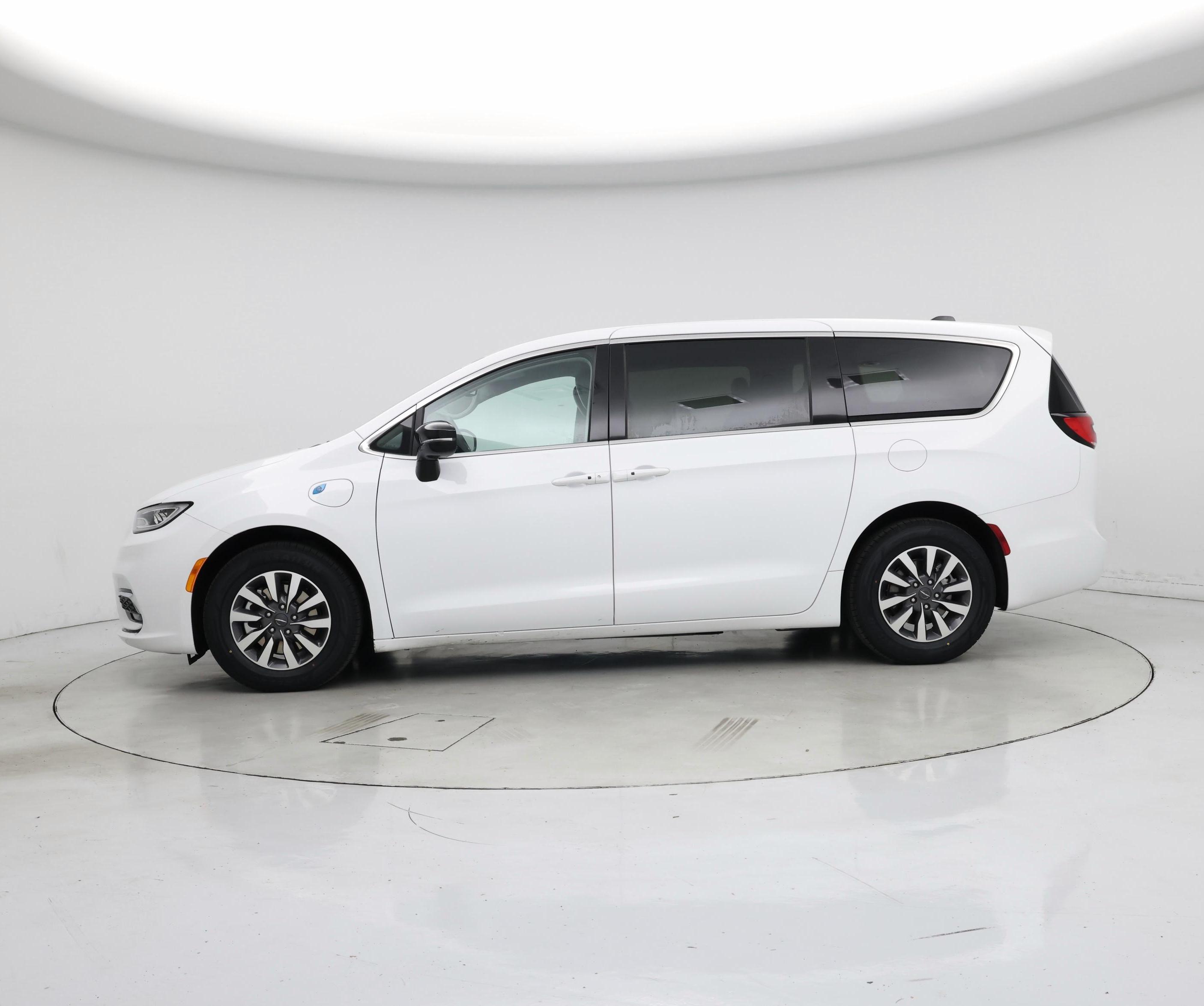 Thumbnail: 2024 Chrysler Pacifica - 3