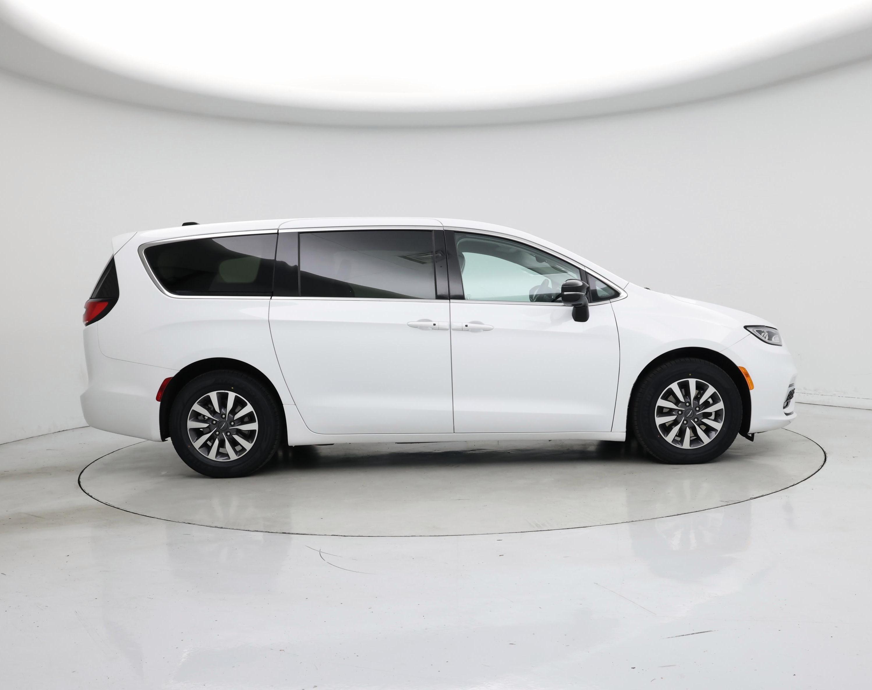 Thumbnail: 2024 Chrysler Pacifica - 7